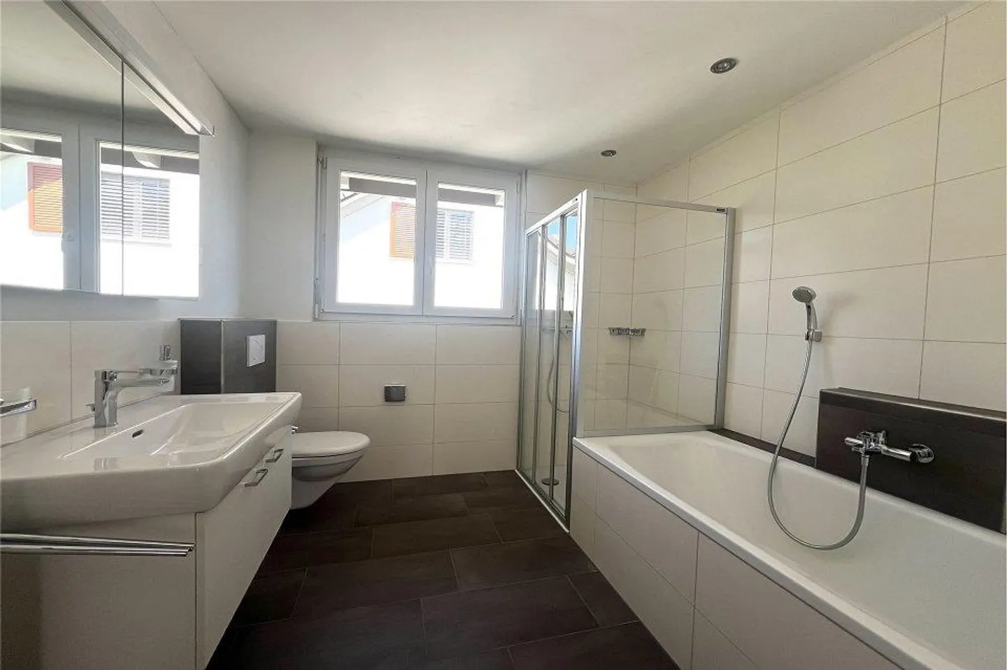 Charmantes neuwertiges Reihenmittelhaus in ländlicher Gegend und trotzdem in Stadt Nähe - Foto 6 von 12