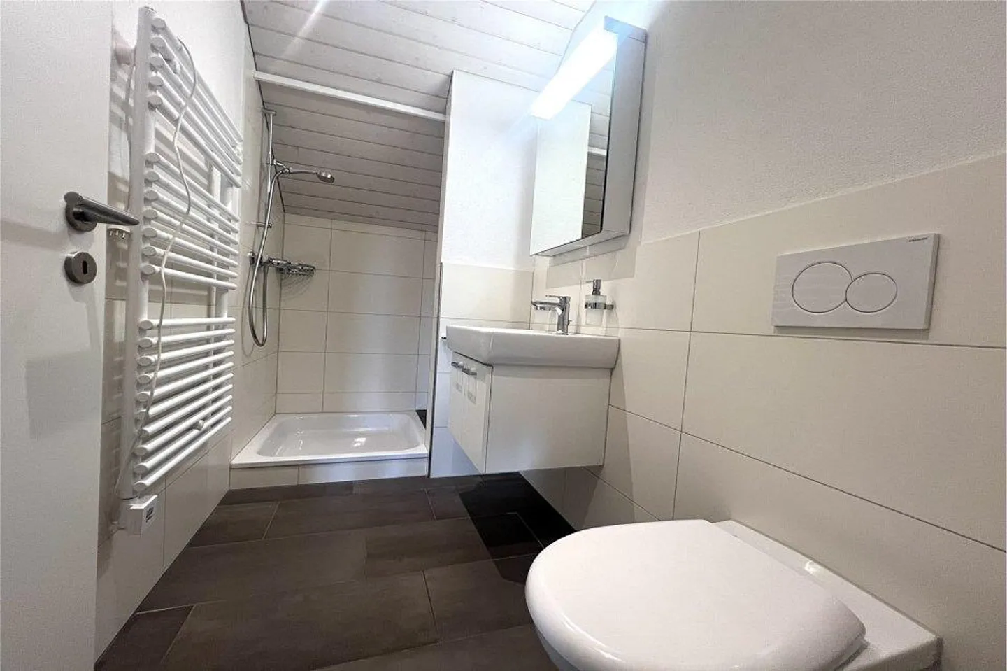 Charmantes neuwertiges Reihenmittelhaus in ländlicher Gegend und trotzdem in Stadt Nähe - Foto 10 von 12