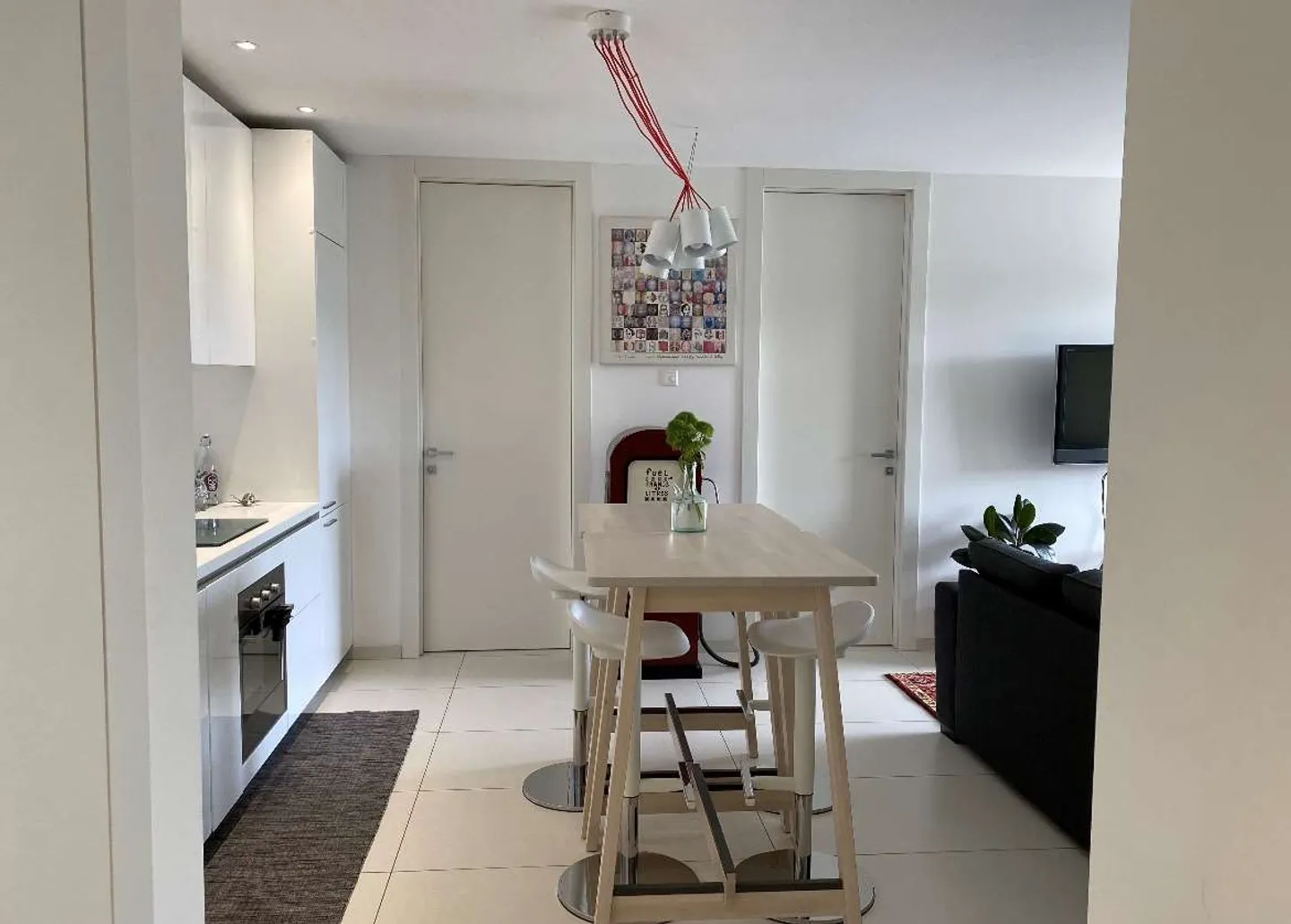 Modern Apartment with Terrace - Photo 11 of 18