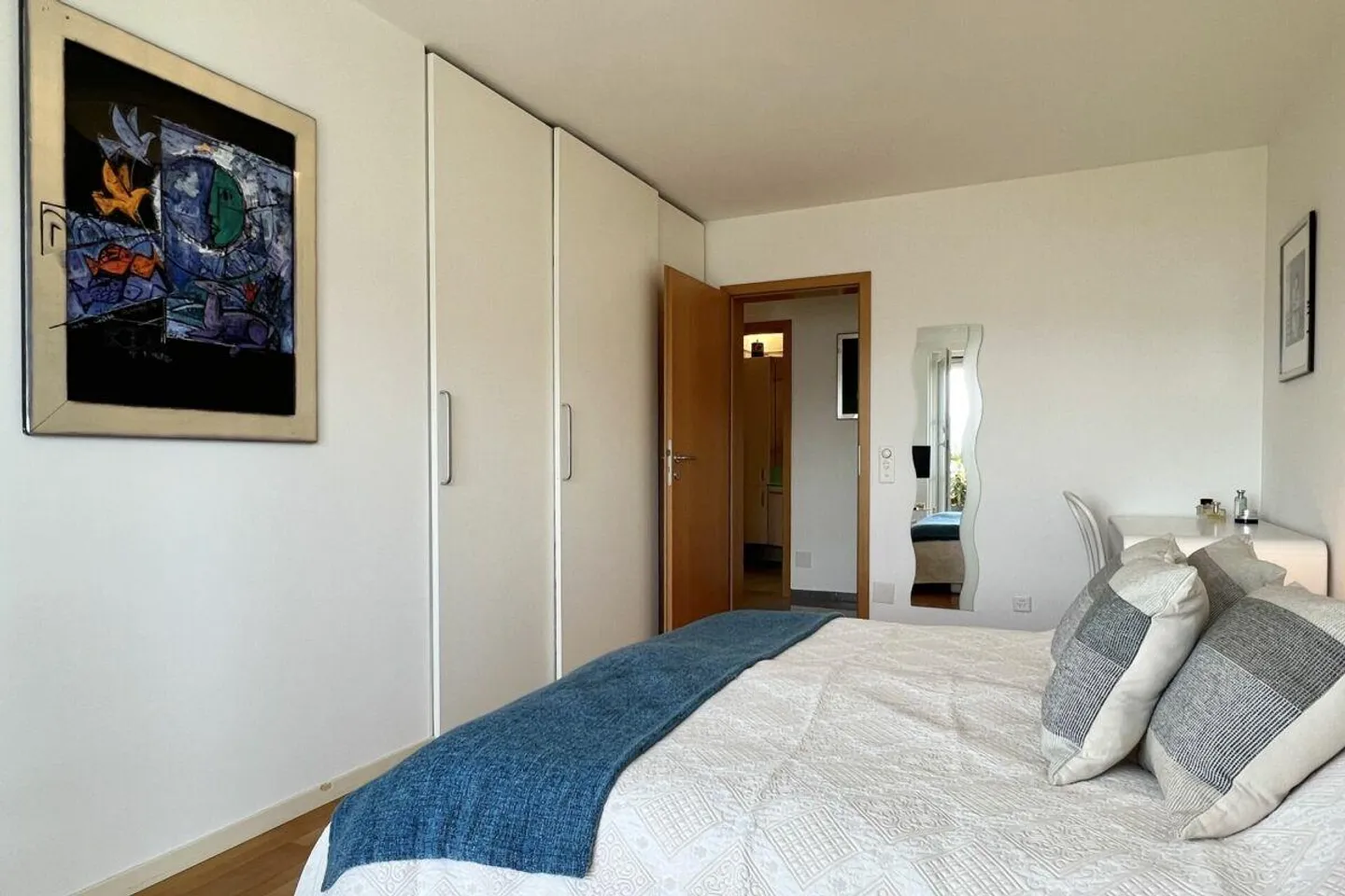 TOP LOCATION with 180° lake view - Exclusive apartment with separate guest area and communal pool - Photo 18 of 30