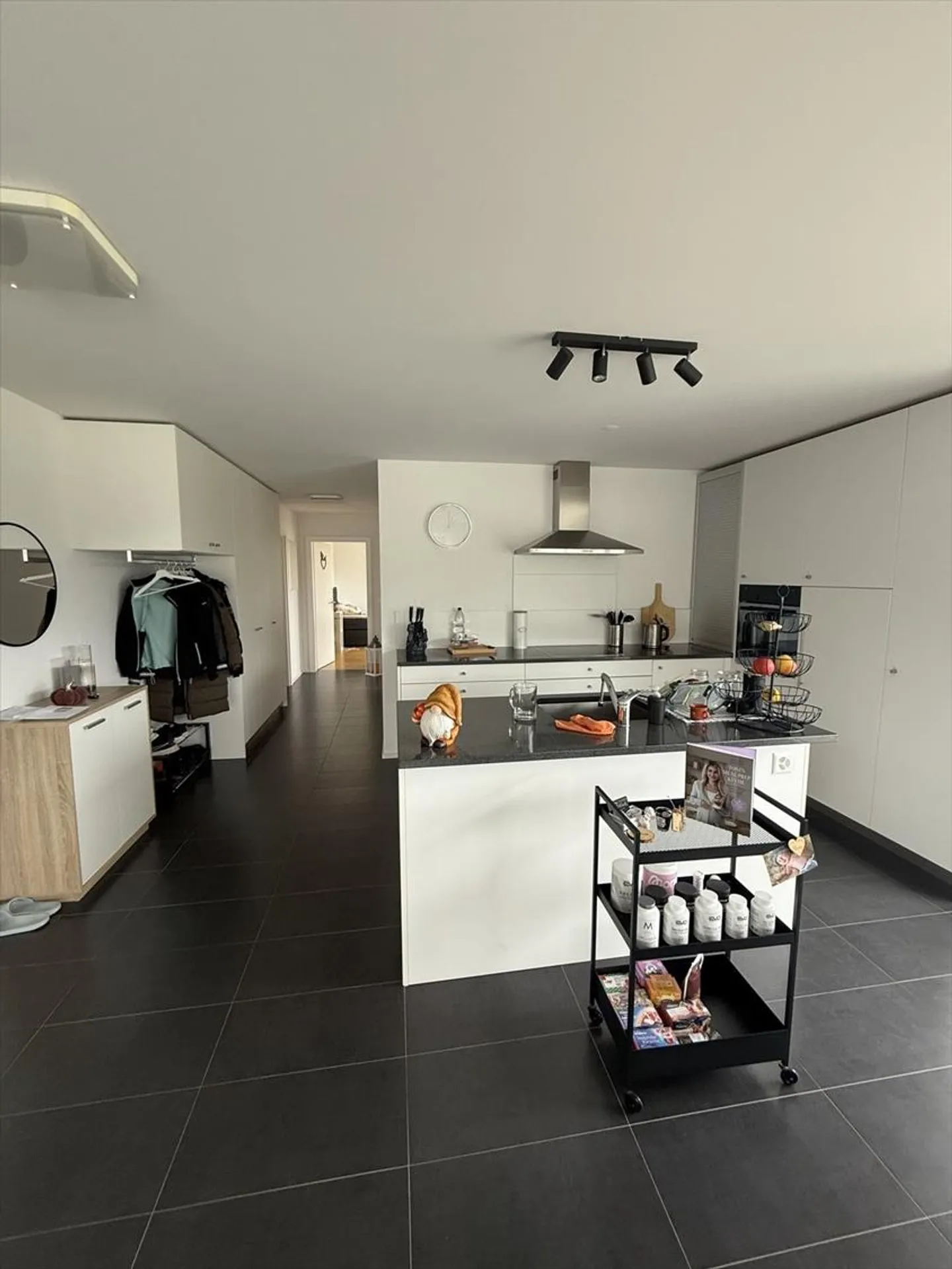 Bright 3.5 Room Apartment in St. Antoni - Photo 2 of 10