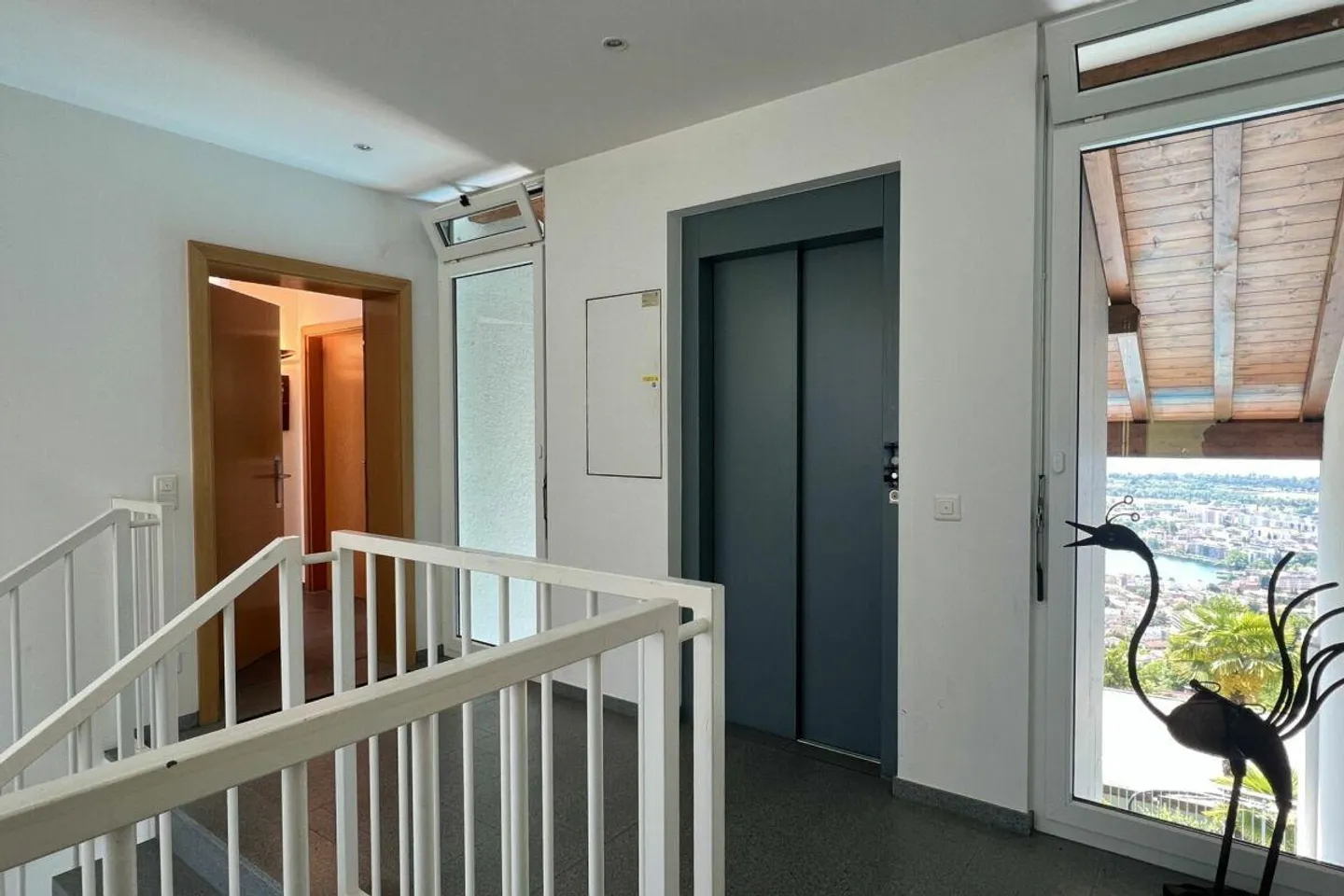 TOP LOCATION with 180° lake view - Exclusive apartment with separate guest area and communal pool - Photo 26 of 30