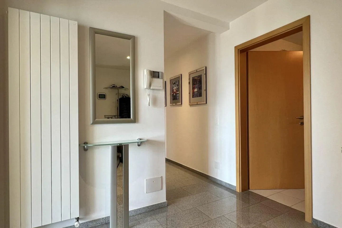 TOP LOCATION with 180° lake view - Exclusive apartment with separate guest area and communal pool - Photo 24 of 30