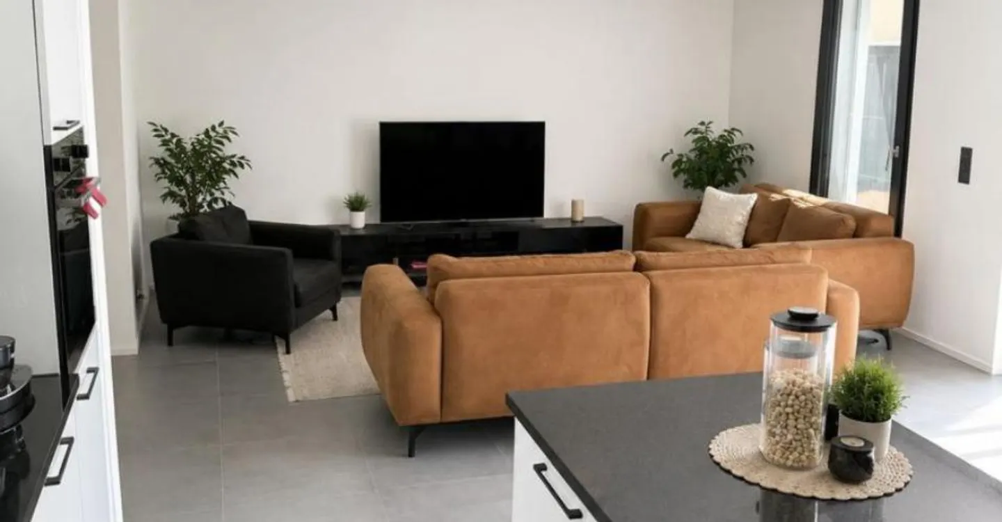 Stunning contemporary semi-detached house - Photo 5 of 10