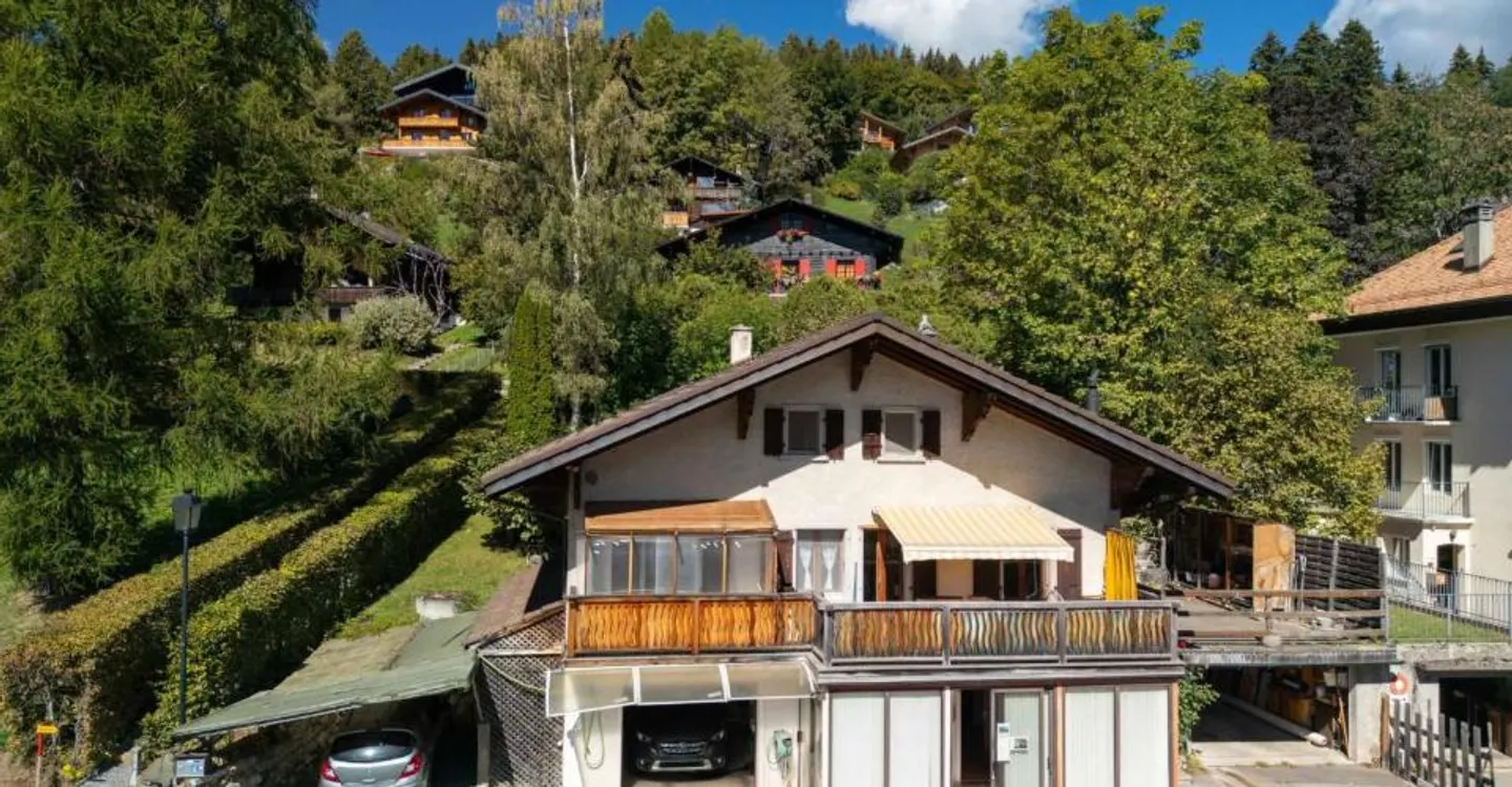 House with 2 apartments and breathtaking view - Photo 2 of 12