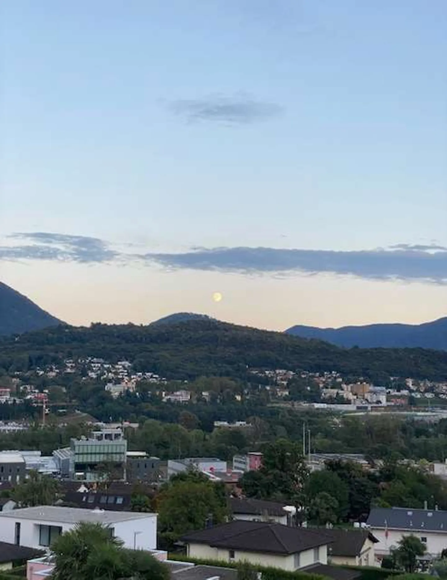 Modern Apartment with Terrace - Photo 13 of 18