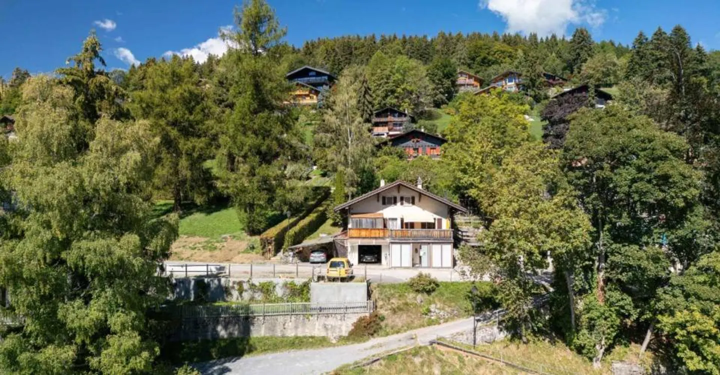 House with 2 apartments and breathtaking view - Photo 1 of 12
