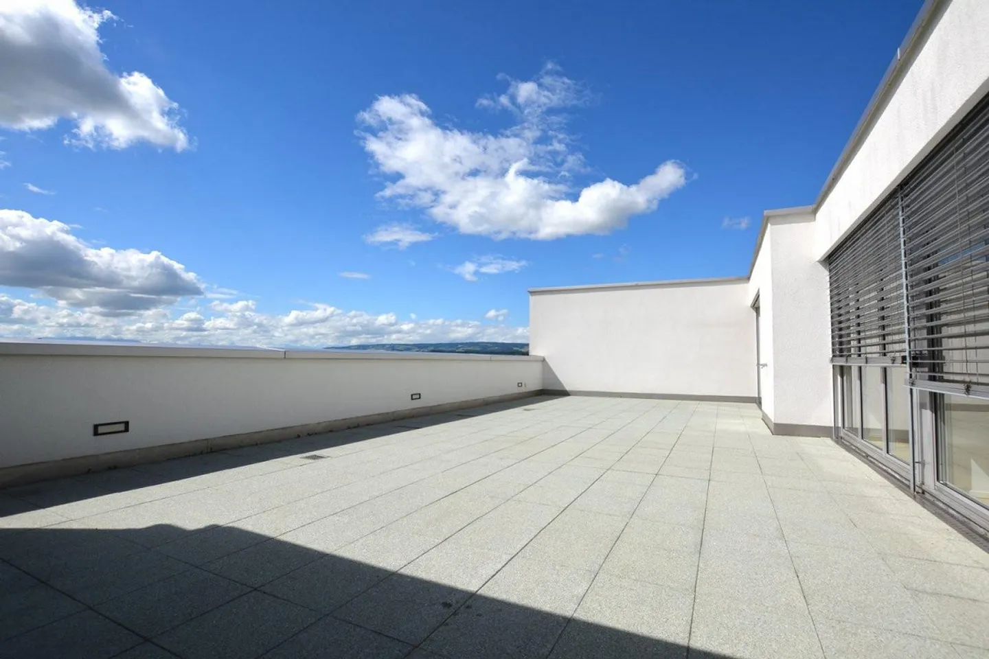 Geräumige Attikawohnung mit Aussicht - Foto 1 von 12