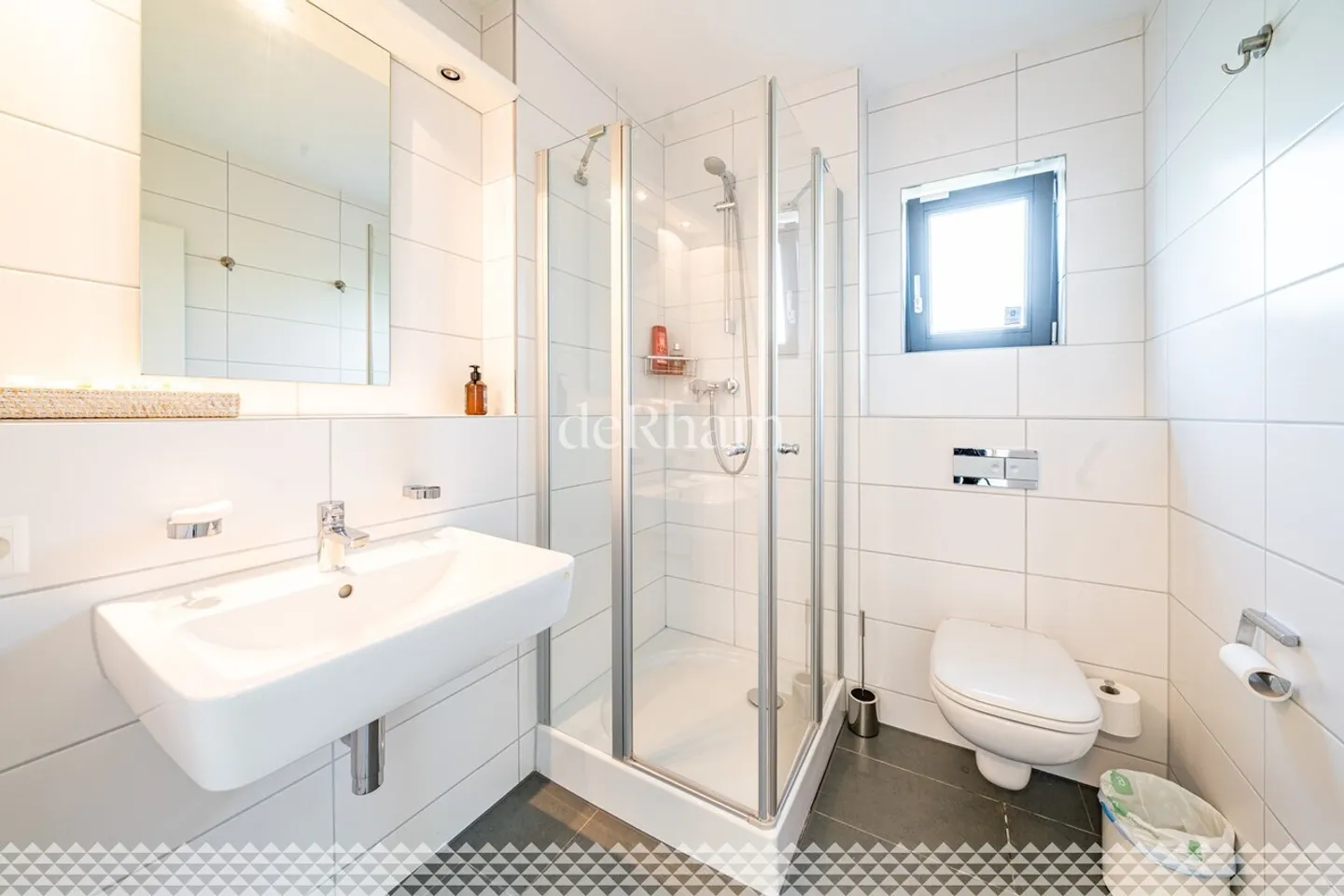 Contemporary luxury villa with pool and lake view! - Photo 4 of 12