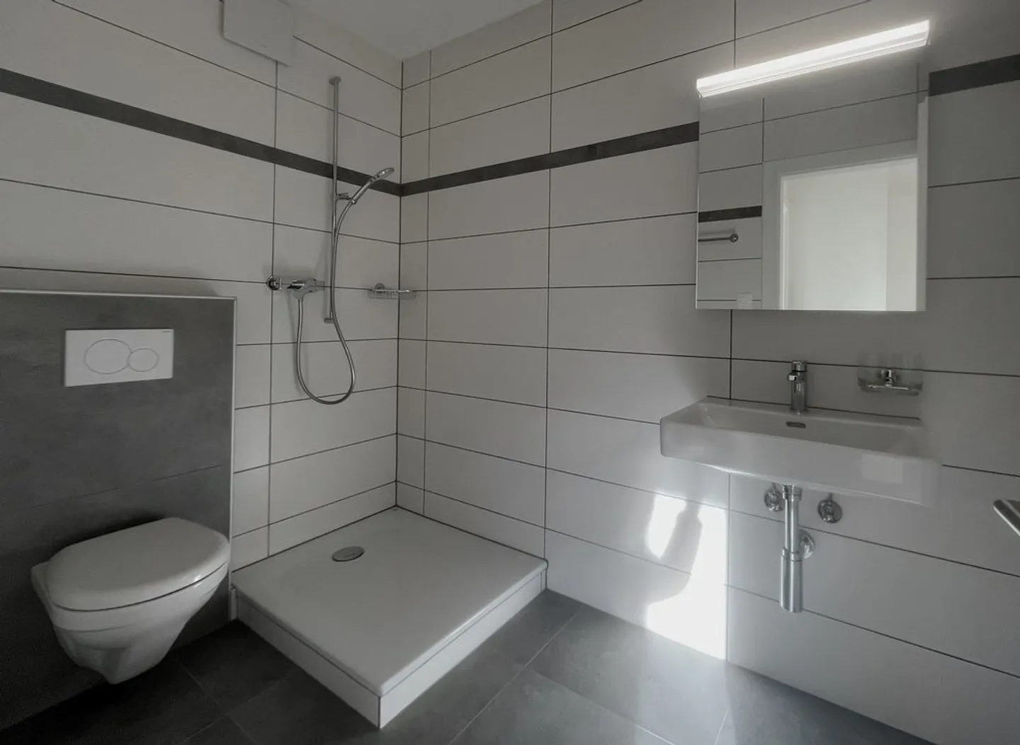 1,5 Zimmer komplett renoviert - Foto 4 von 4