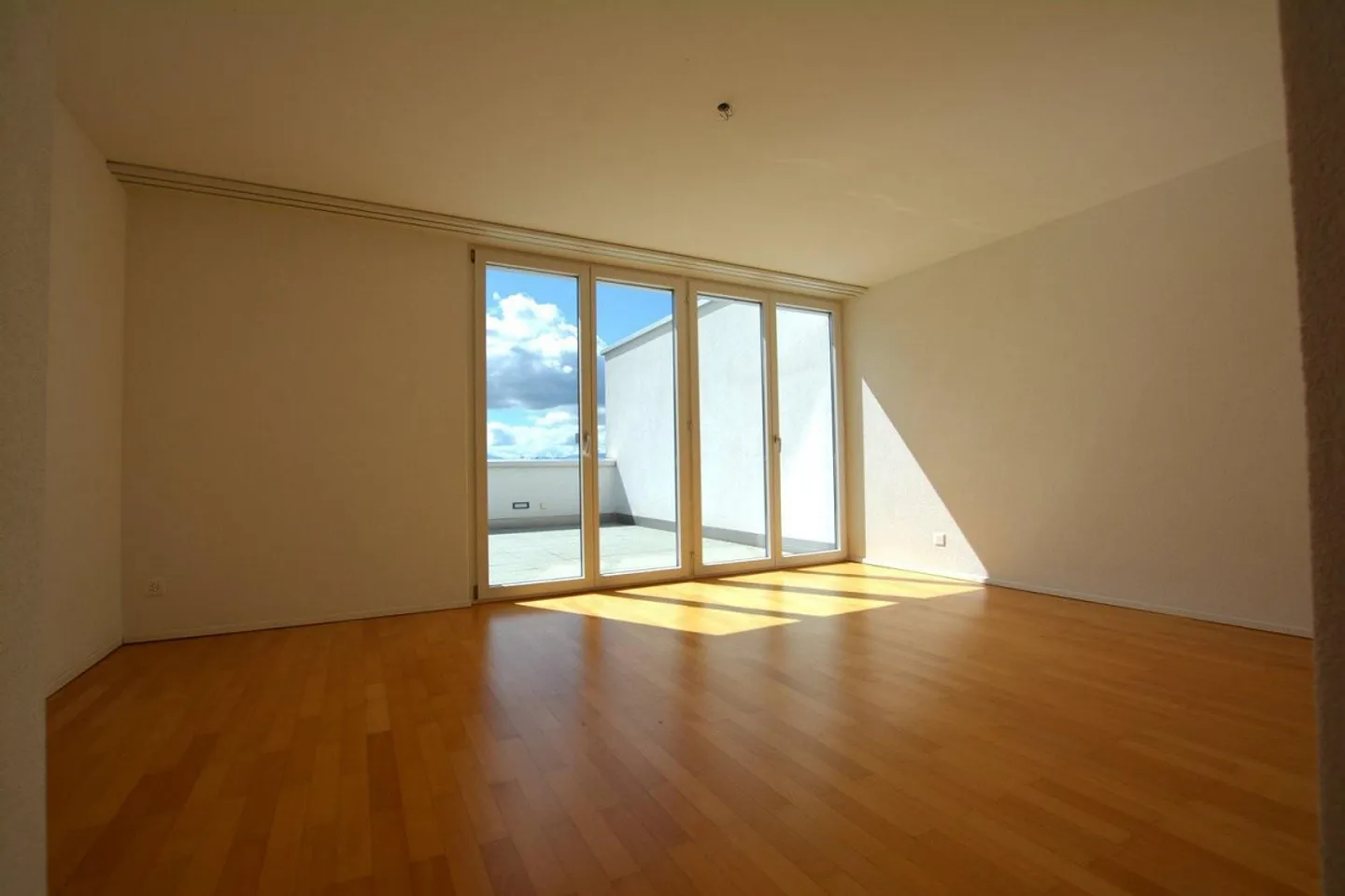 Geräumige Attikawohnung mit Aussicht - Foto 7 von 12