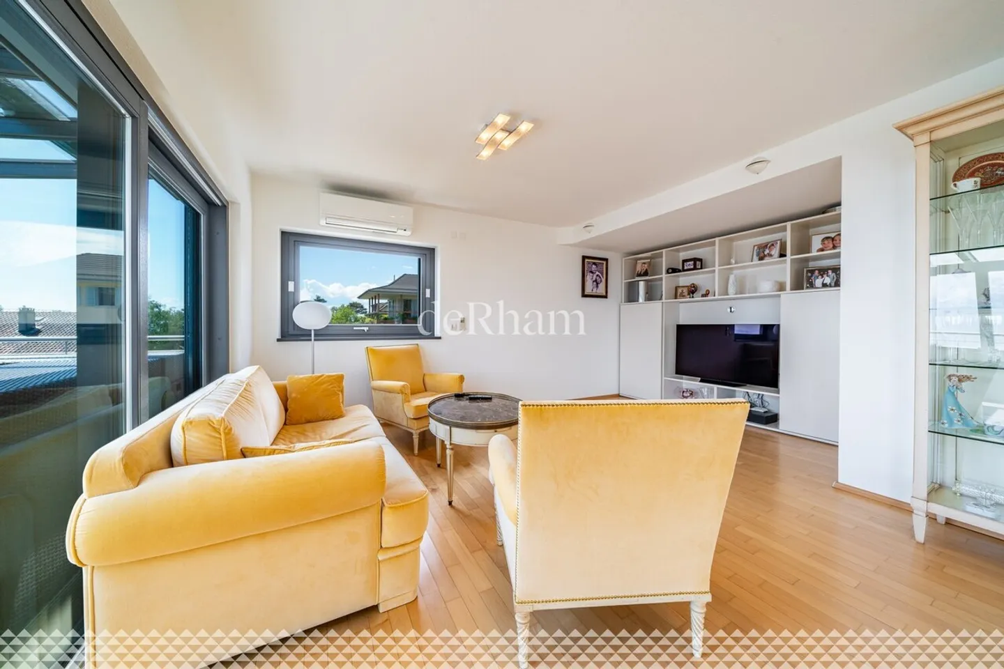 Contemporary luxury villa with pool and lake view! - Photo 6 of 12