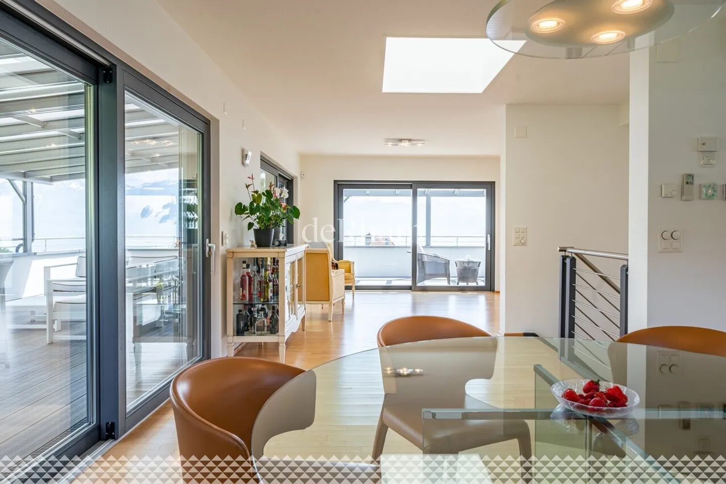 Contemporary luxury villa with pool and lake view! - Photo 7 of 12