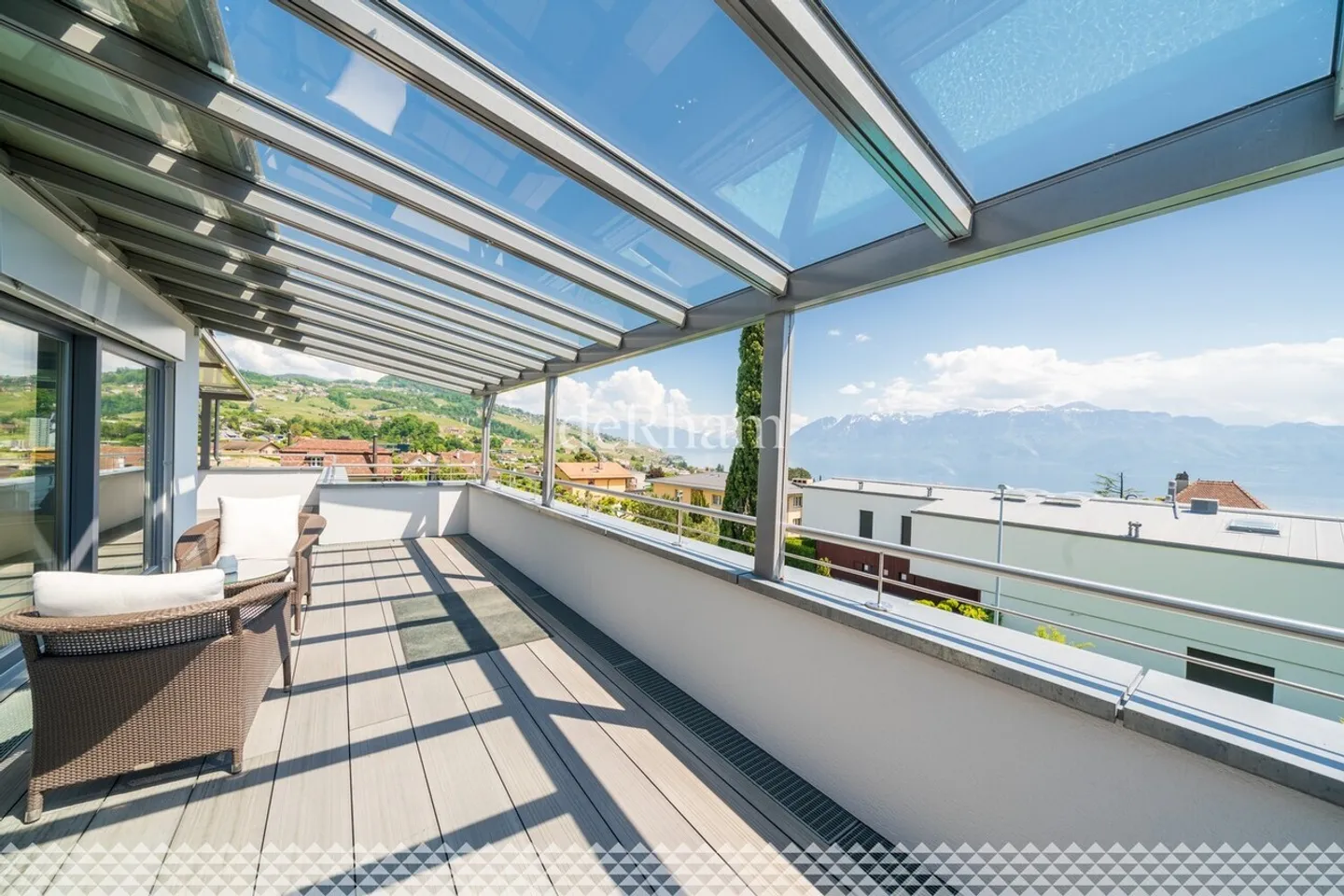 Contemporary luxury villa with pool and lake view! - Photo 8 of 12