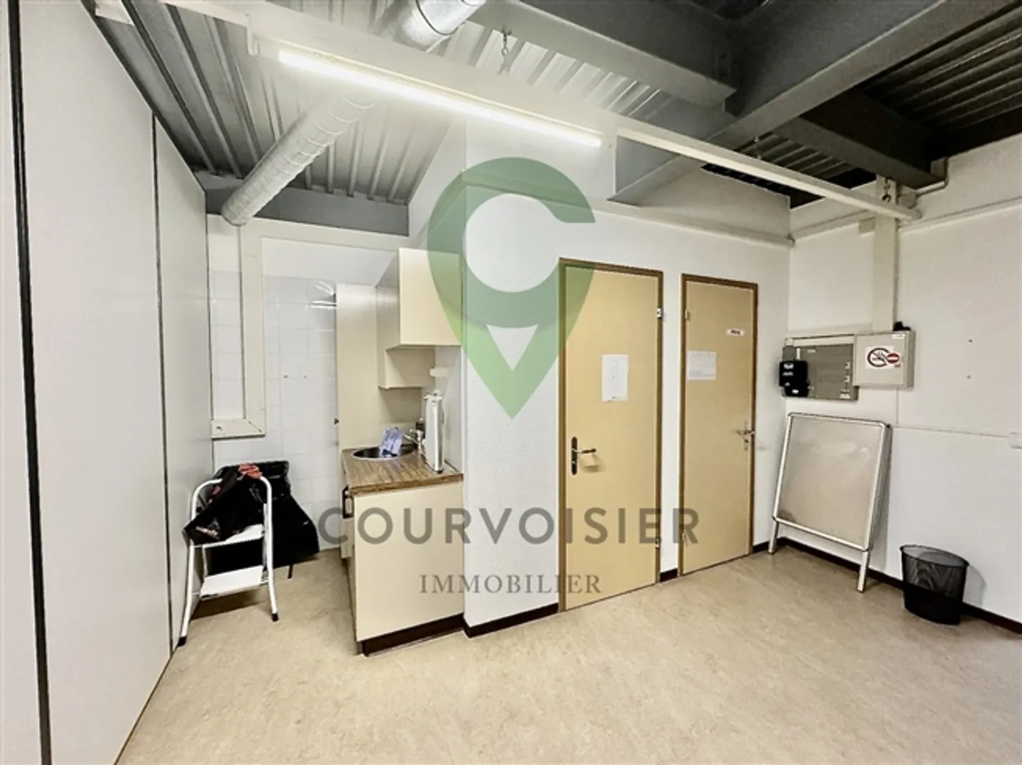 Immobili commerciali con box nella zona artigianale di Aubonne - Foto 1 di 10