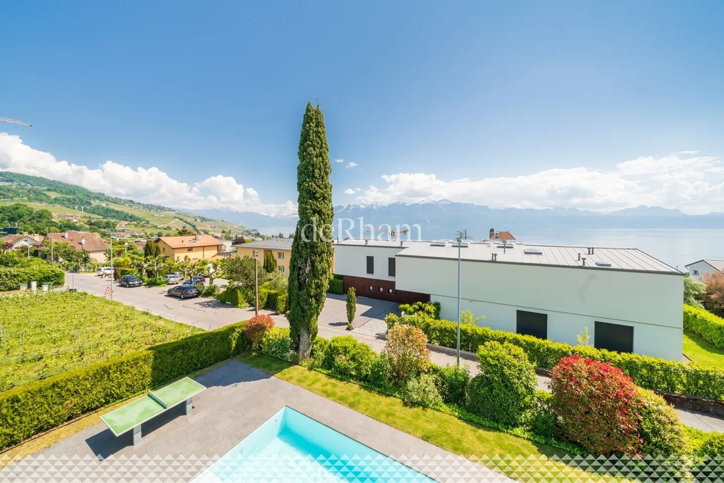 Contemporary luxury villa with pool and lake view! - Photo 12 of 12