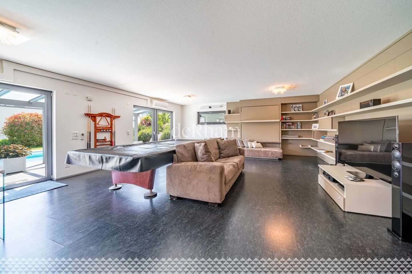 Contemporary luxury villa with pool and lake view! - Photo 10 of 12