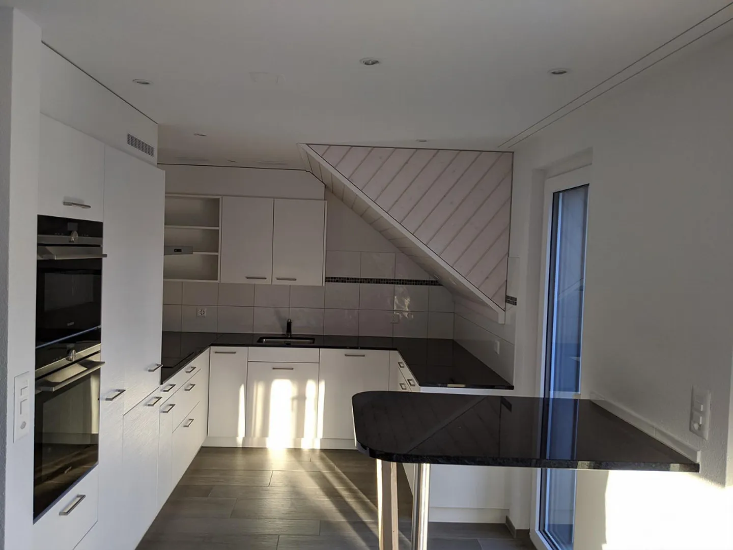 5.5 Room Attic Apartment with Large Balcony and View into the Green - Photo 5 of 25