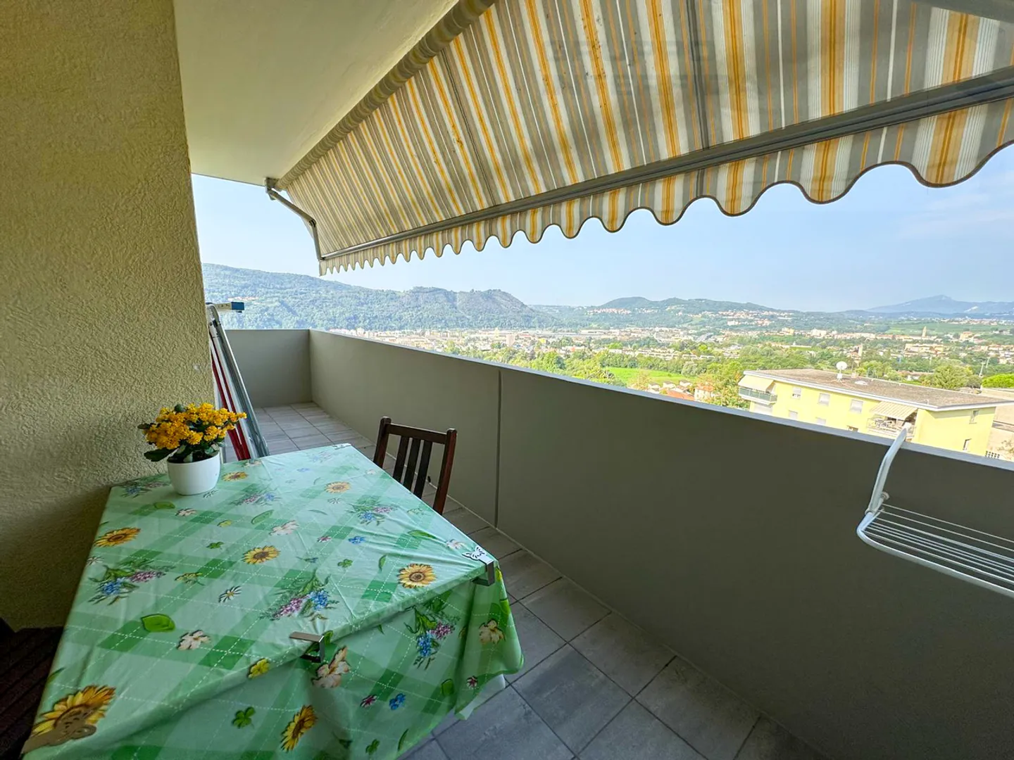 Apartment with 3.5 rooms on the upper floor - Photo 4 of 6