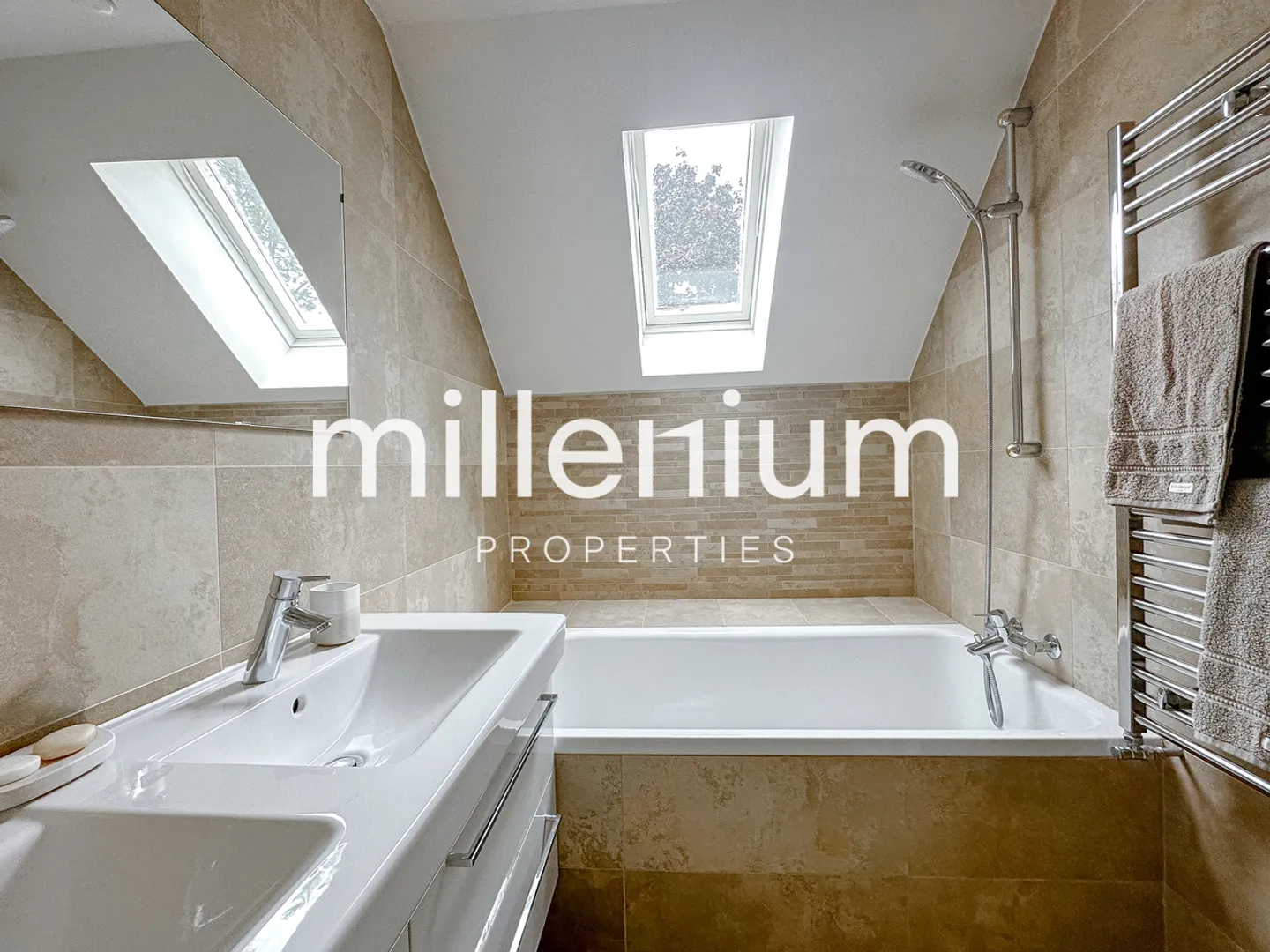 Magnificent House with Pool in Vessy - Photo 13 of 16