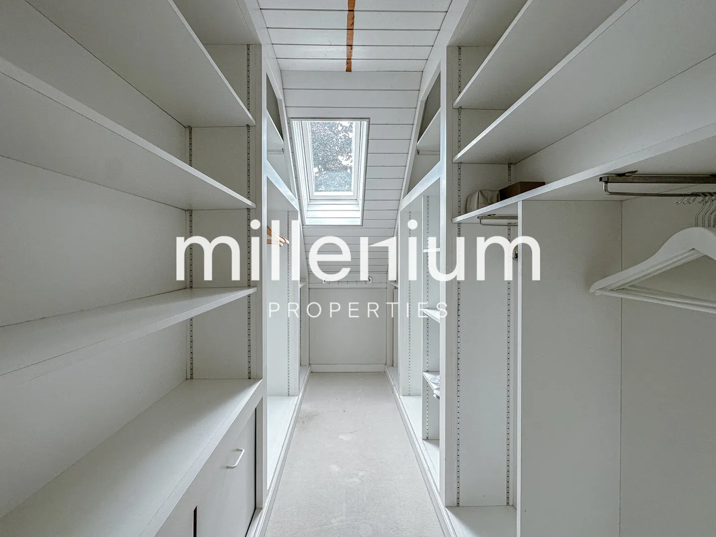 Magnificent House with Pool in Vessy - Photo 14 of 16