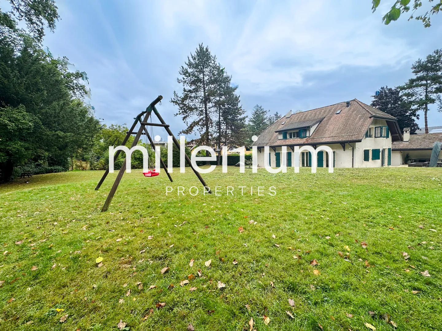 Magnificent House with Pool in Vessy - Photo 15 of 16