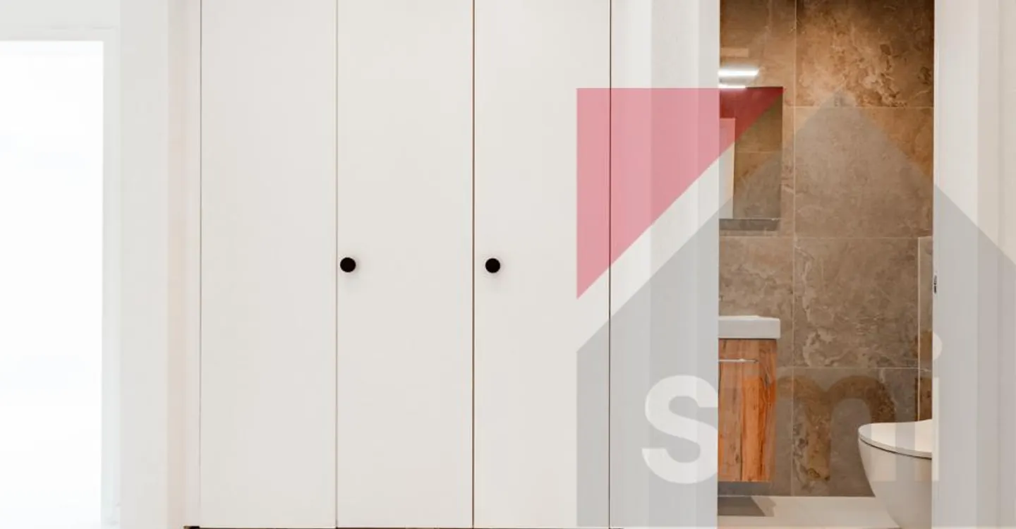 Elegant 3.5-room renovated apartment just steps from the center of Bulle - Photo 5 of 6