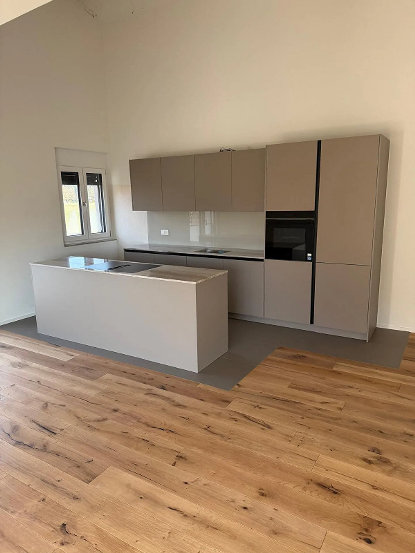 PREMIÈRE LOCATION appartement moderne de 3,5 pièces à Münchwilen - Photo 1 sur 10