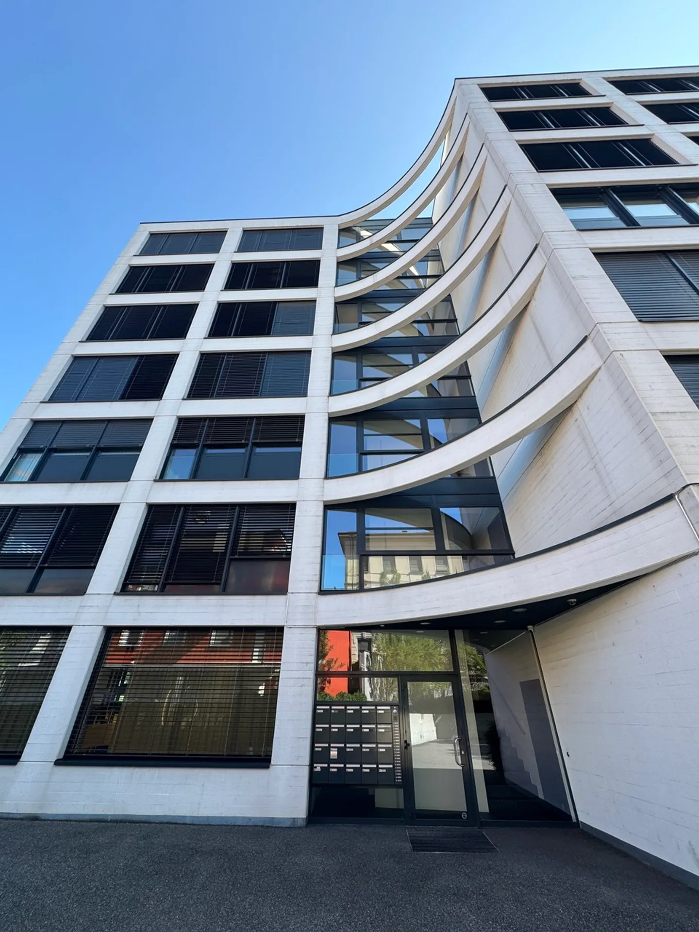 BUREAU MODERNE, IDÉAL ÉGALEMENT COMME RÉSIDENTIEL - Photo 2 sur 17