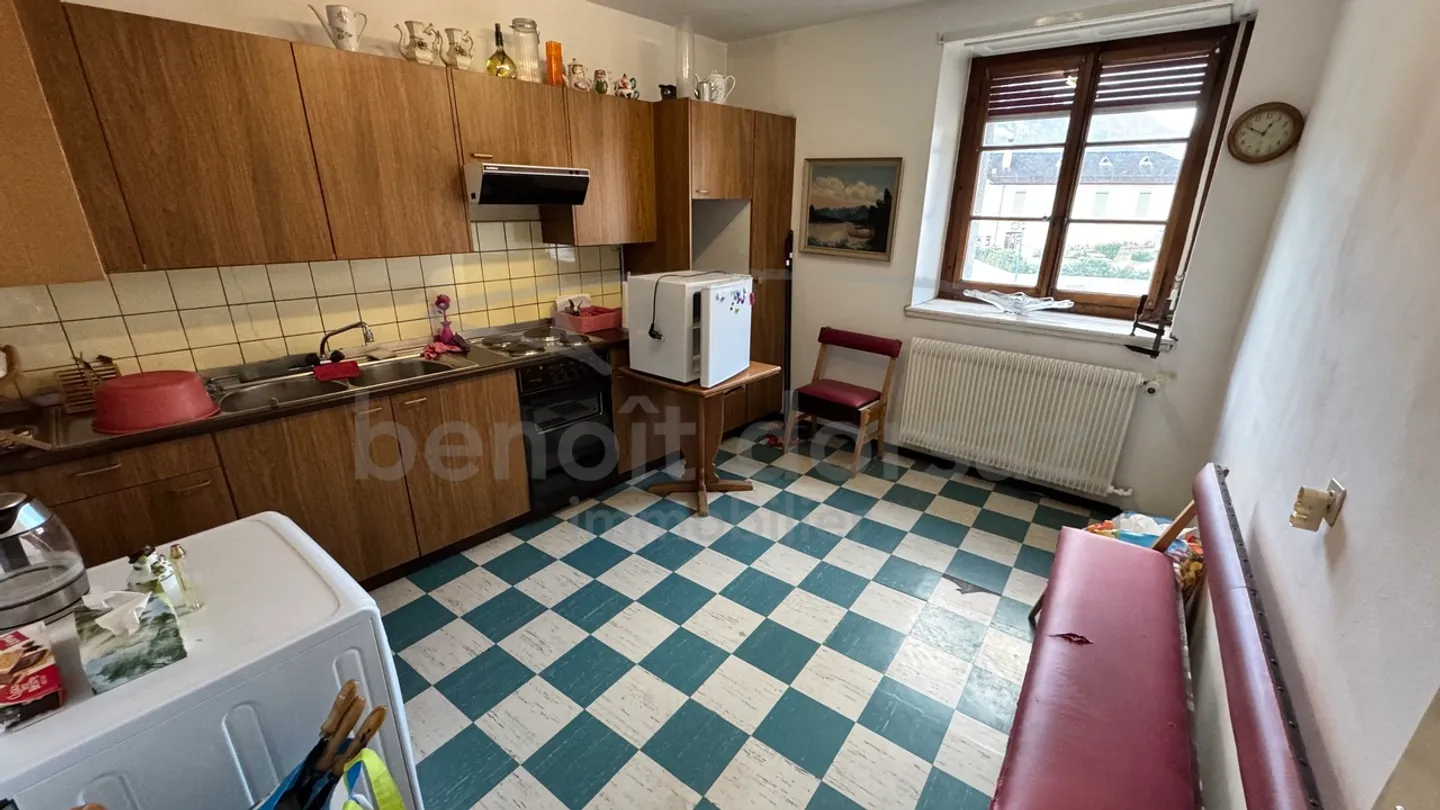 Building with 5 apartments - Photo 5 of 7