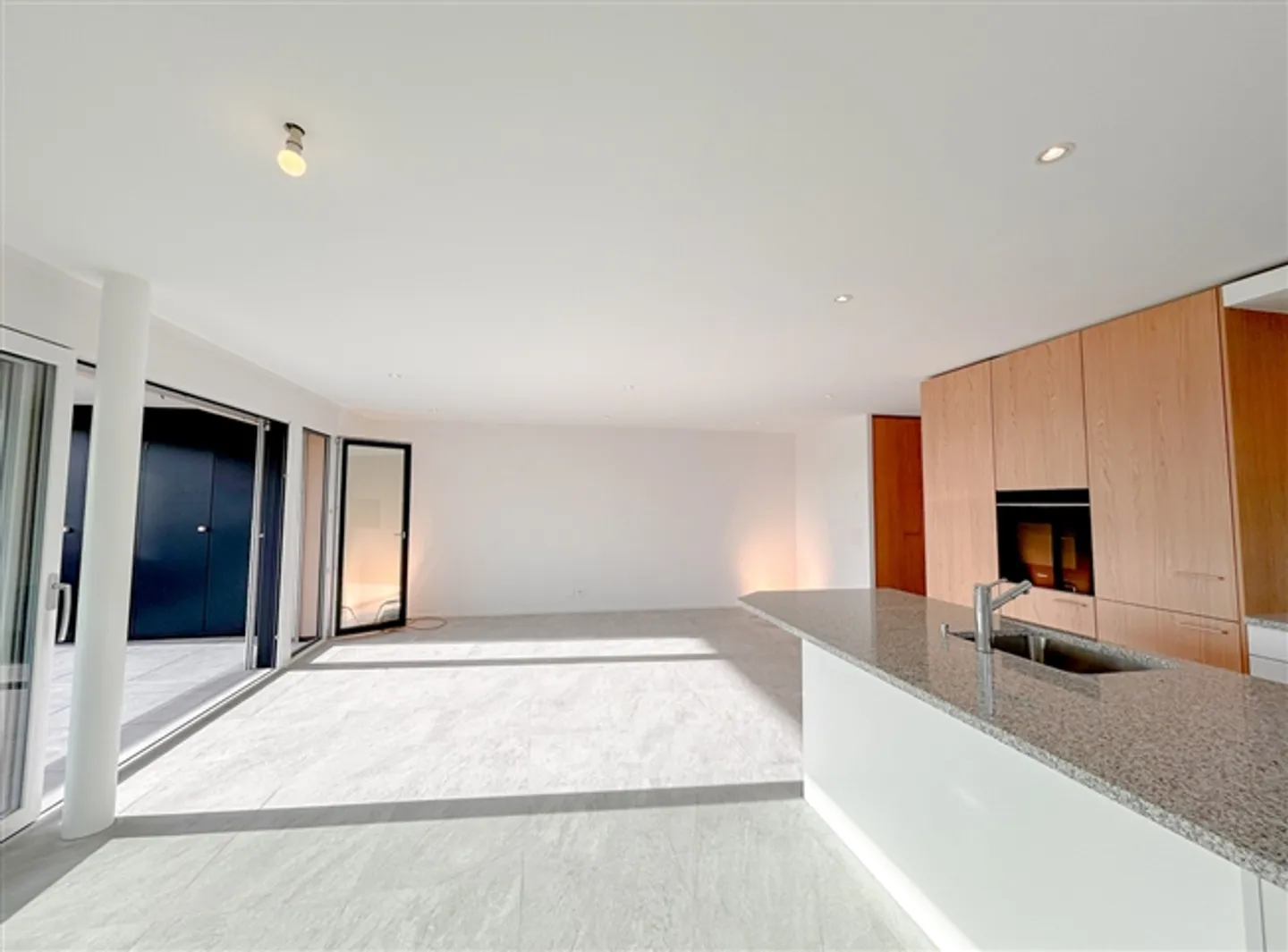 Espace de stockage/salle de loisirs - avec appartement de 3,5 pièces - Photo 5 sur 20