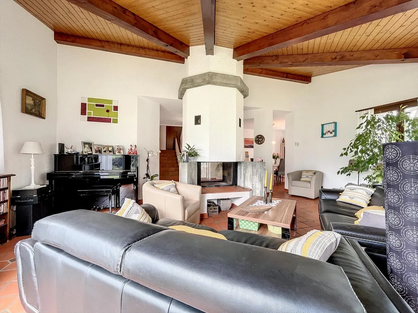 Villa eccezionale con ampio terreno - Foto 3 di 13