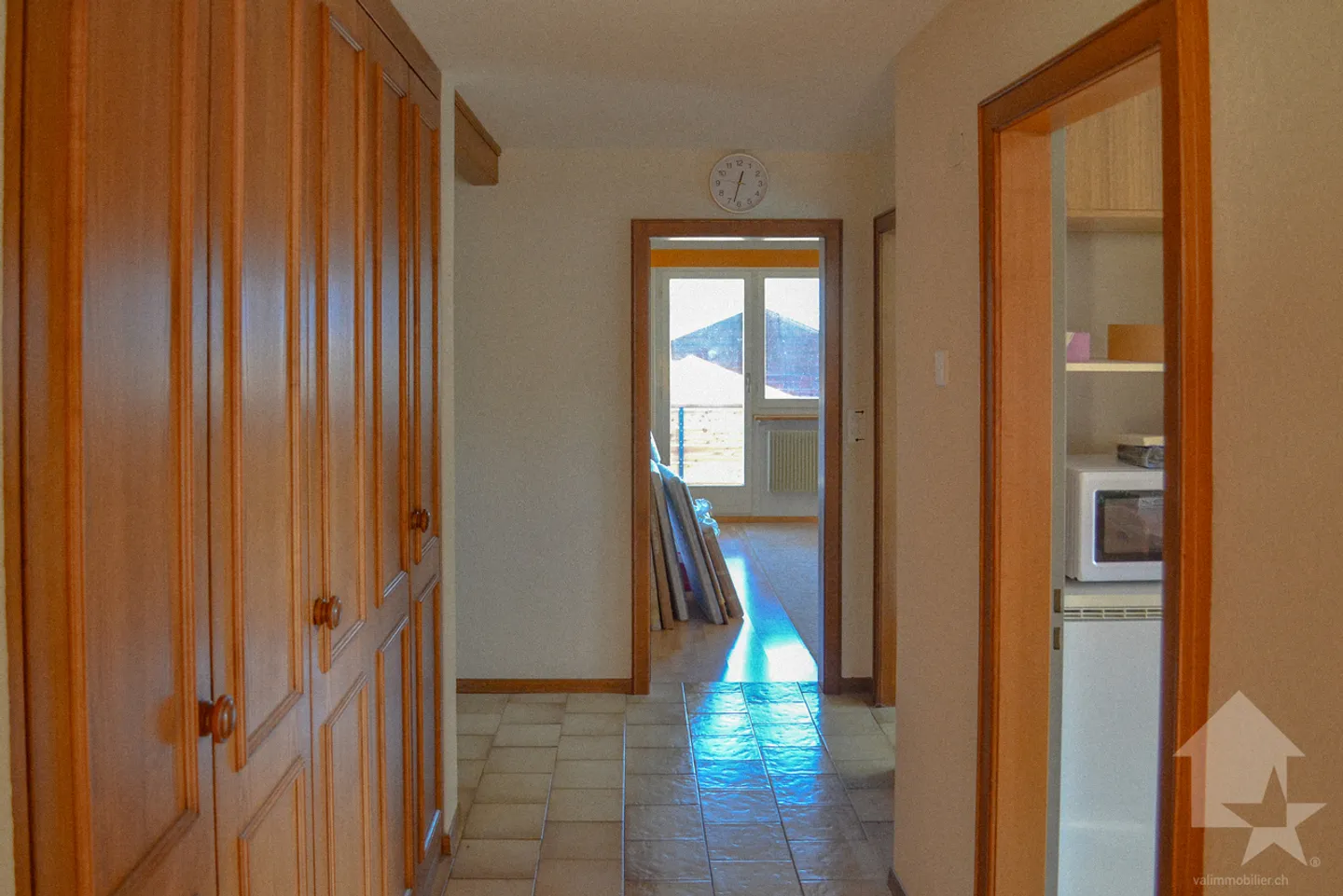 Spacious 4.5-room apartment with 108 m2, 2 balconies, view of the Alps - Photo 11 of 13
