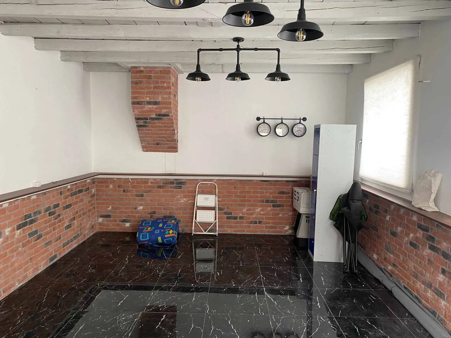 Atelier - Dépôt avec garage adjacent - Photo 1 sur 6