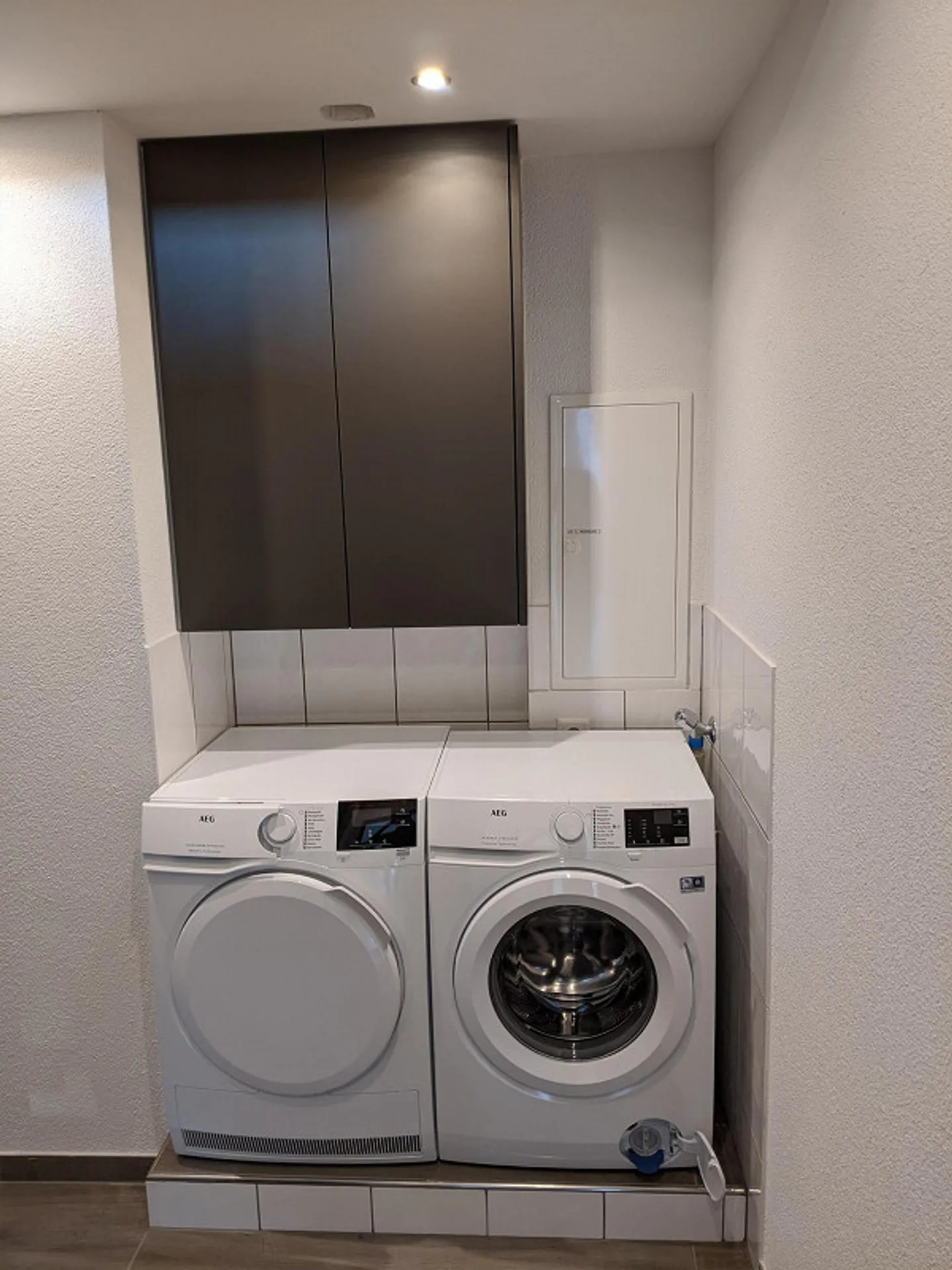 5.5 Room Attic Apartment with Large Balcony and View into the Green - Photo 11 of 25