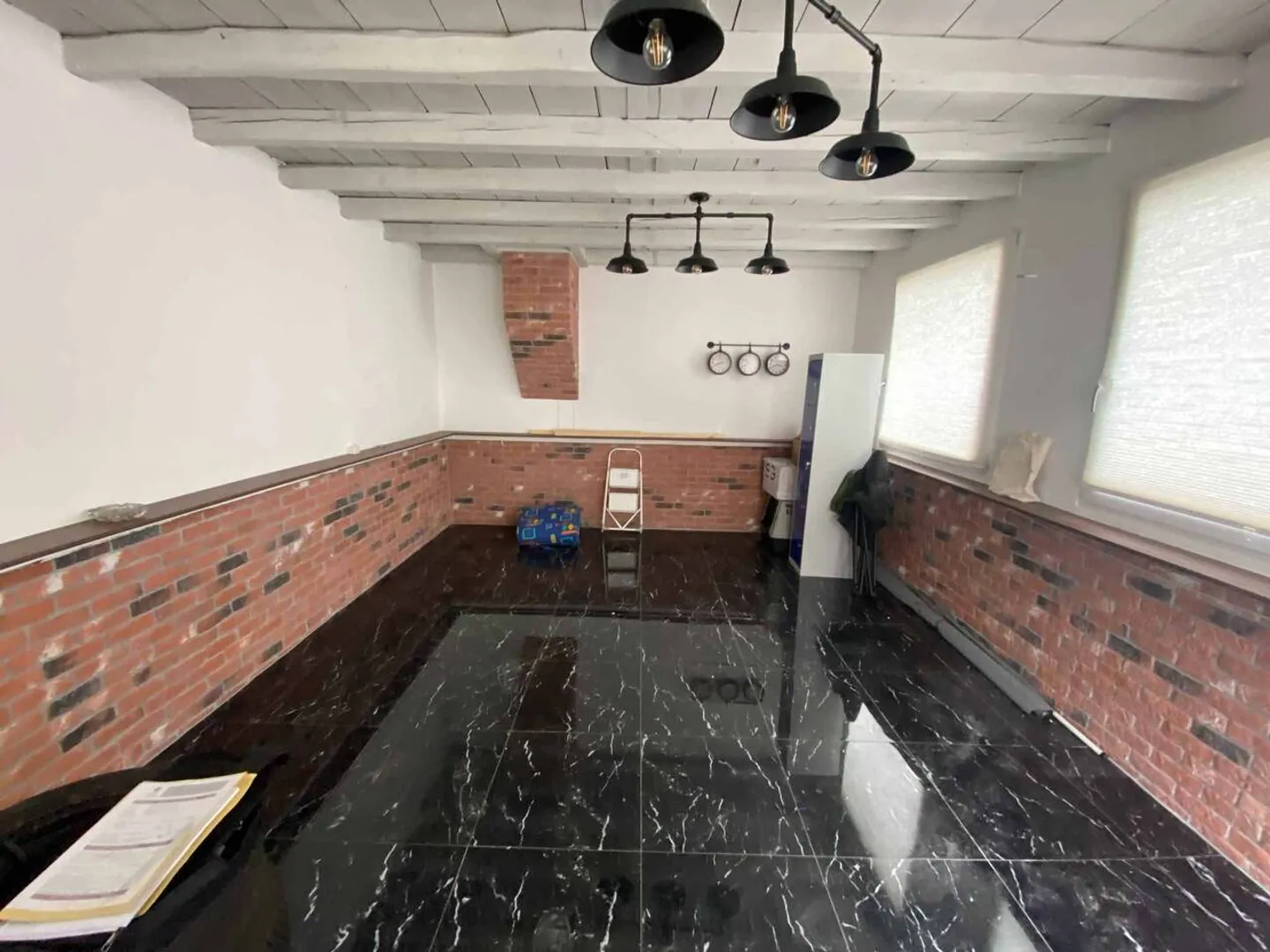 Atelier - Dépôt avec garage adjacent - Photo 4 sur 6