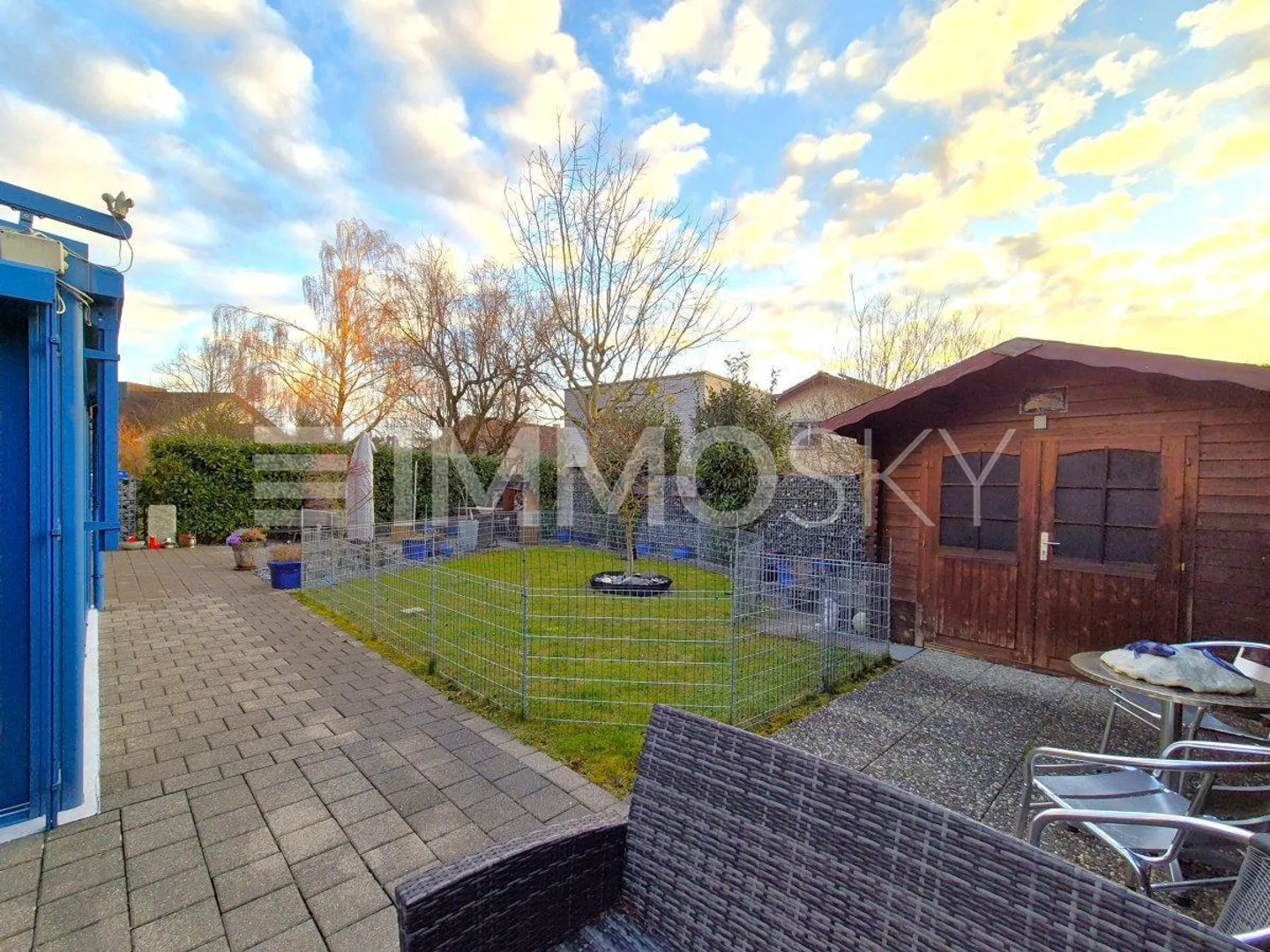 Casa familiare moderna con giardino - Foto 2 di 5