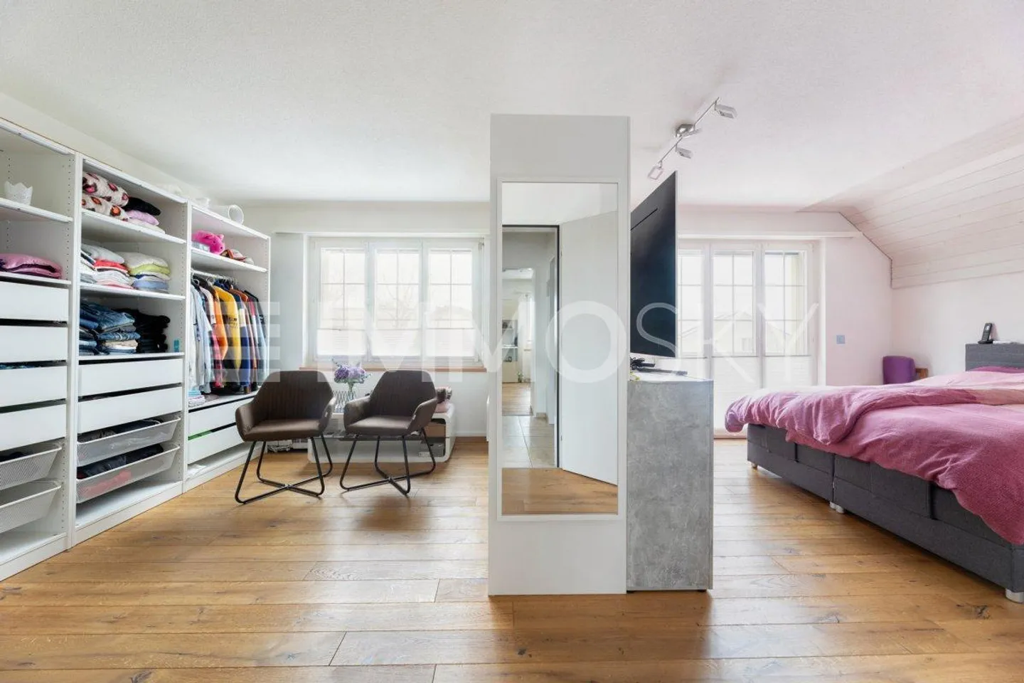 Casa familiare moderna con giardino - Foto 4 di 5