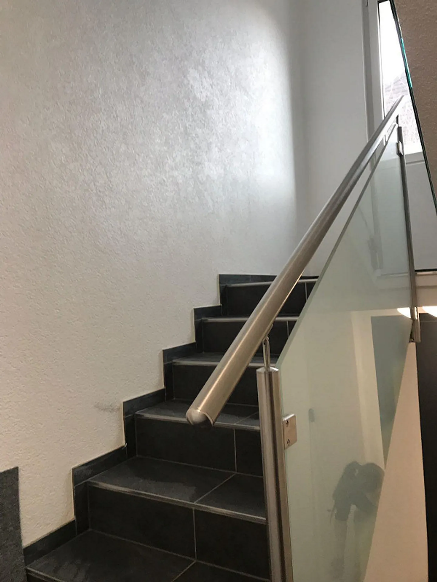 Charmante 2.5-Zimmer Dachwohnung - Foto 3 von 13