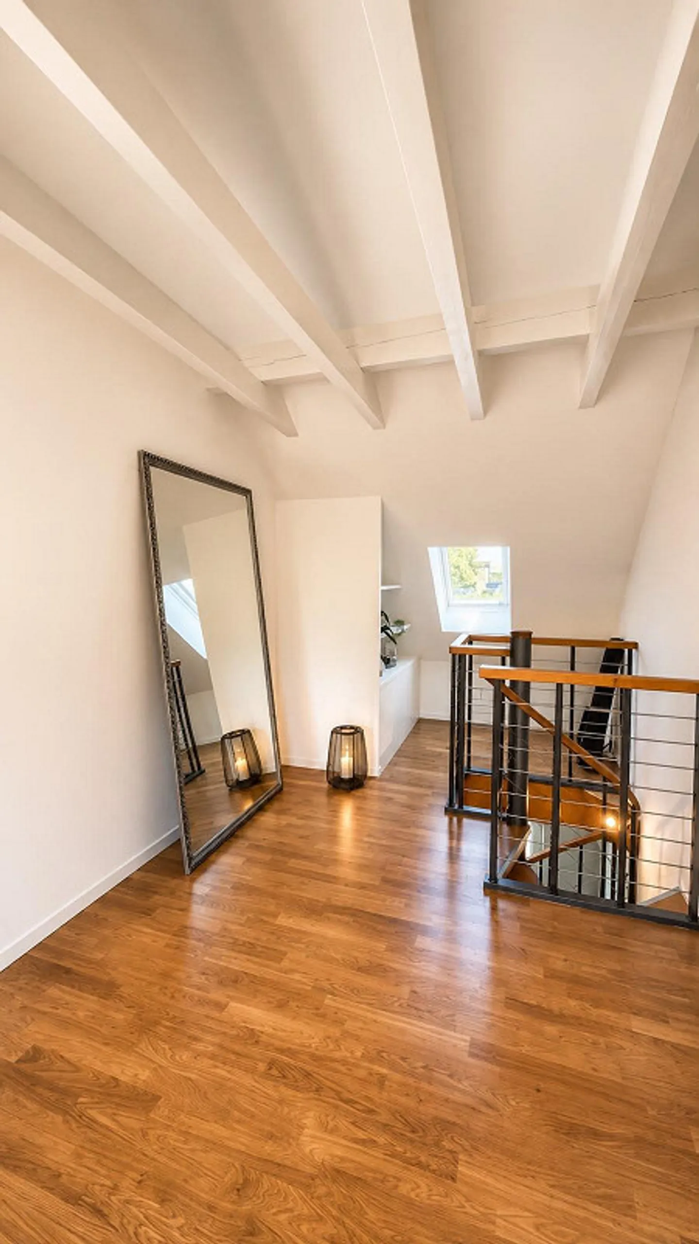 Appartement en duplex classique de 5,5 pièces dans la verdure et pourtant proche de la ville - Photo 4 sur 8