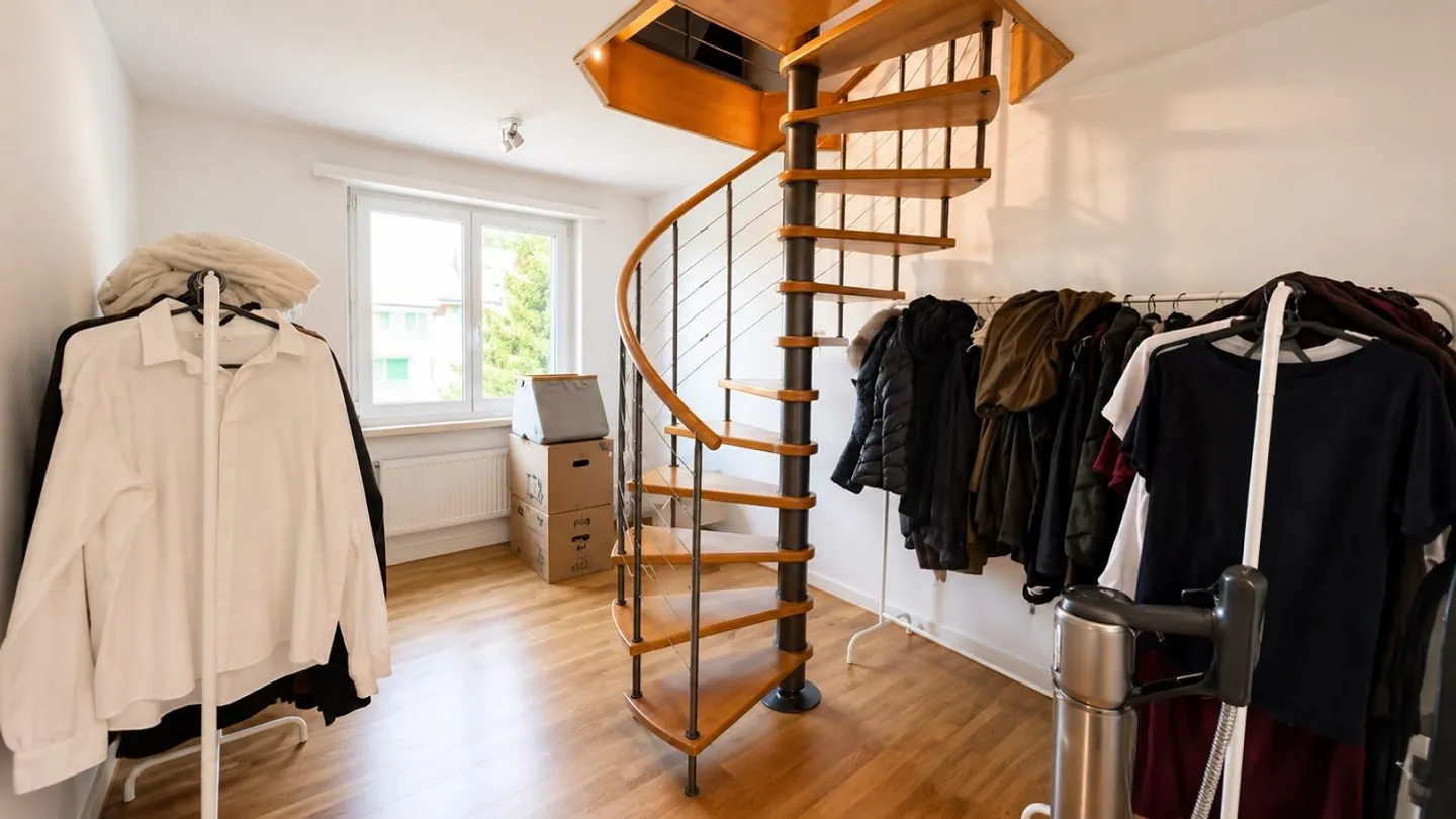 Appartement en duplex classique de 5,5 pièces dans la verdure et pourtant proche de la ville - Photo 5 sur 8