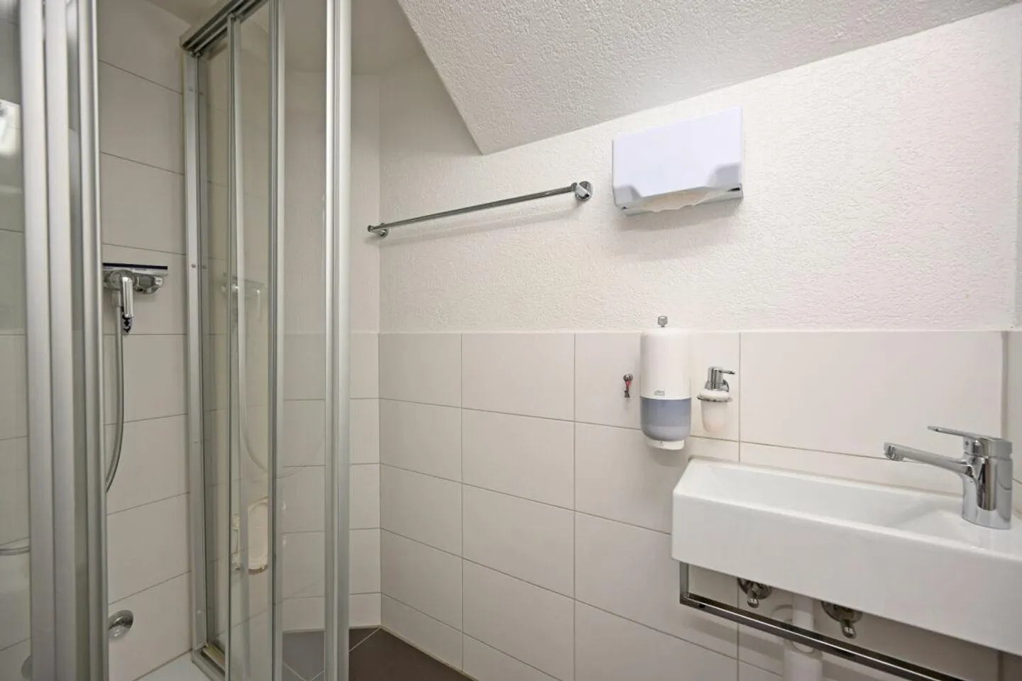 Ufficio luminoso in posizione privilegiata Aare - ideale per studio/agenzia, solo CHF 251... - Foto 8 di 9