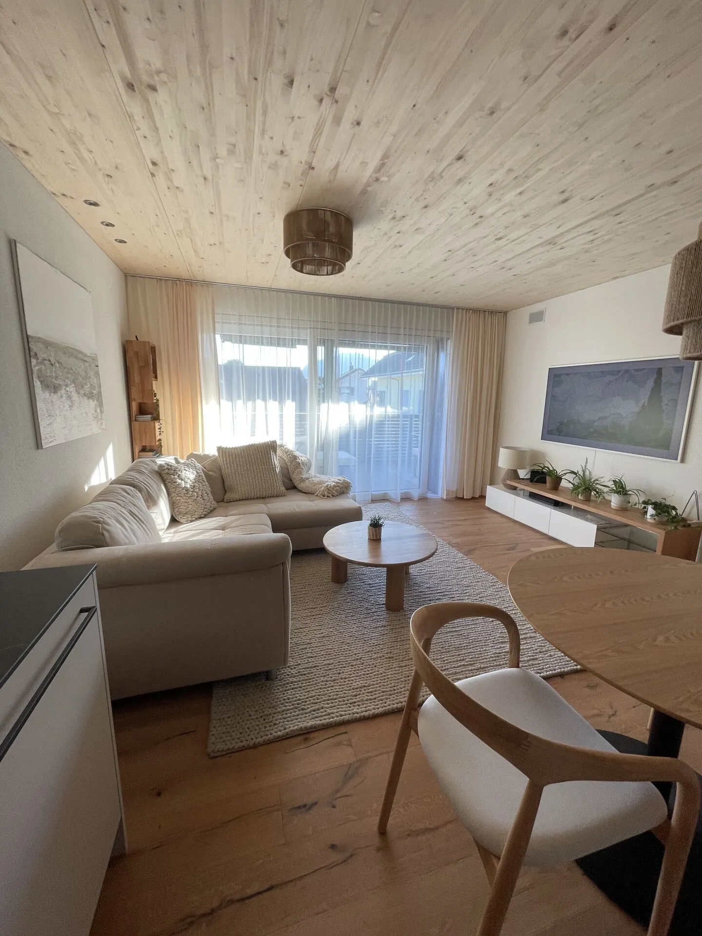 Modern 2.5-room apartment in new building with balcony and beautiful view - Photo 3 of 8