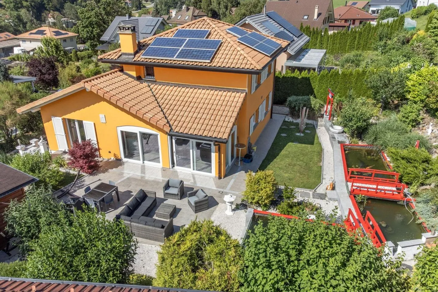 House in perfect condition with stunning view of Vallorbe - Photo 3 of 13