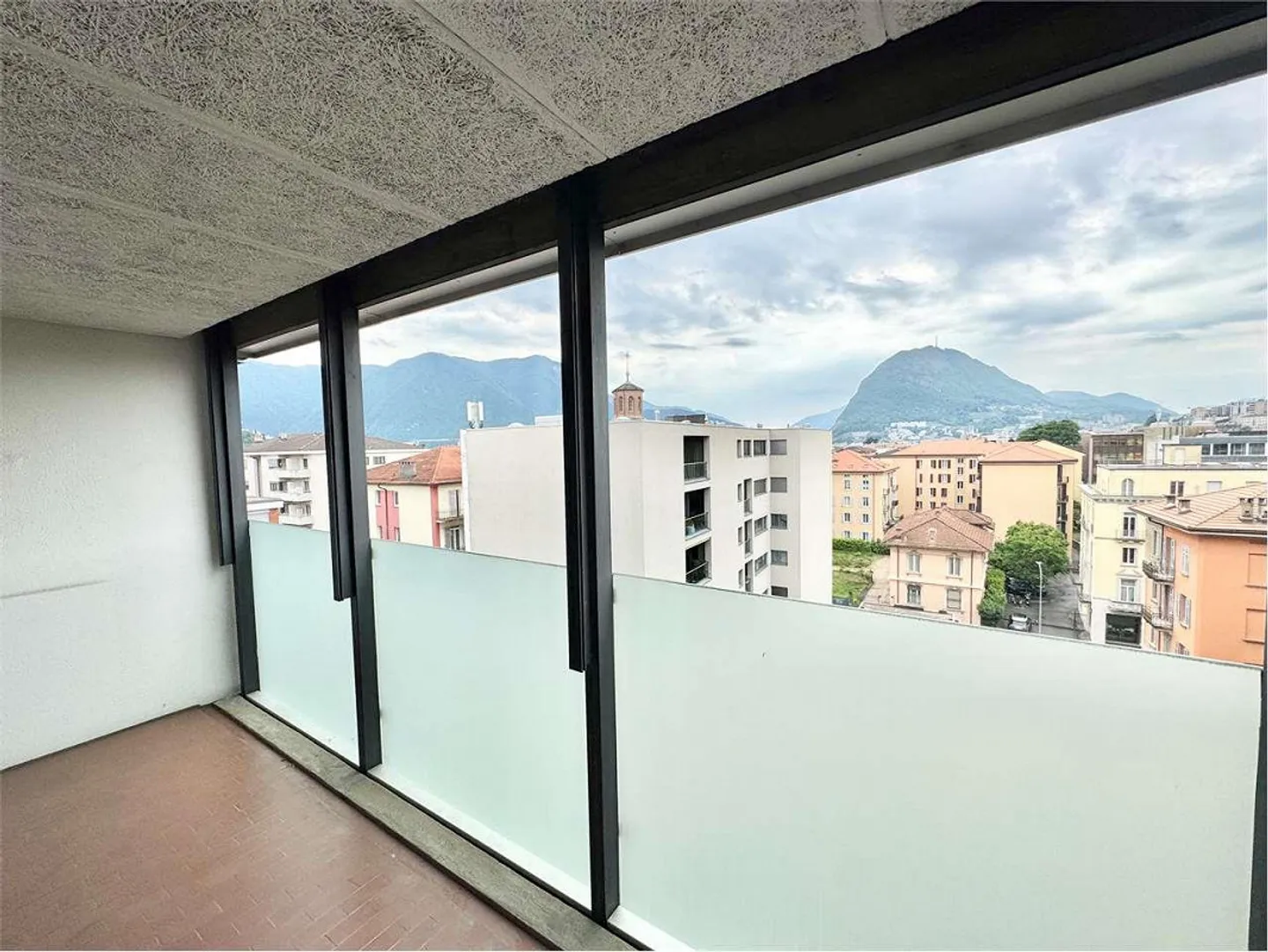 Geräumiges zentrales Penthouse-Büro in Lugano in einer stark frequentierten Gegend - Foto 1 von 6