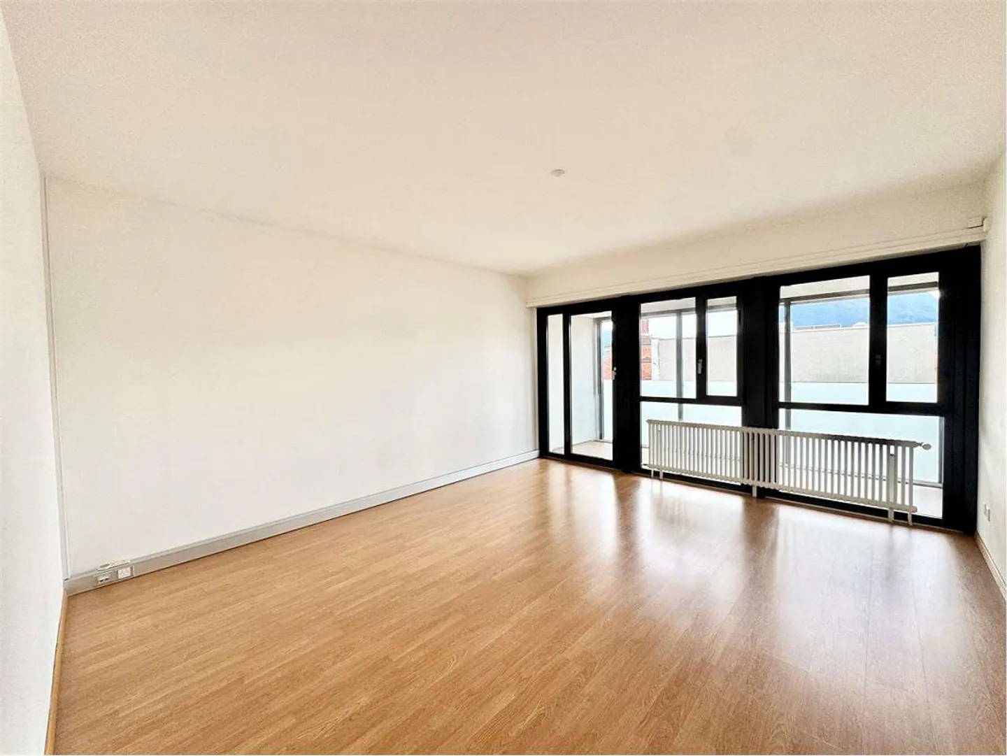 Geräumiges zentrales Penthouse-Büro in Lugano in einer stark frequentierten Gegend - Foto 4 von 6