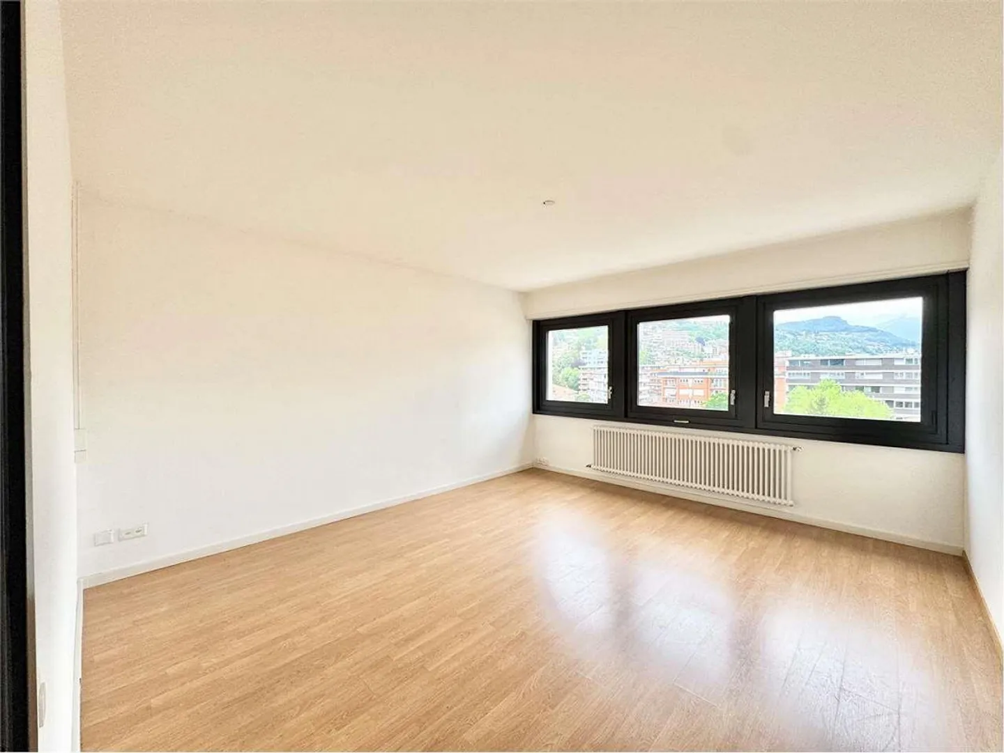 Geräumiges zentrales Penthouse-Büro in Lugano in einer stark frequentierten Gegend - Foto 5 von 6