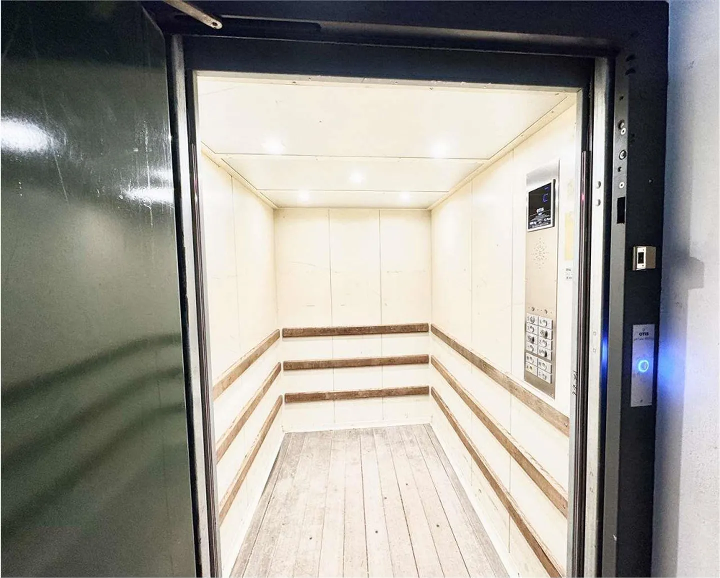 Geräumiges zentrales Penthouse-Büro in Lugano in einer stark frequentierten Gegend - Foto 6 von 6