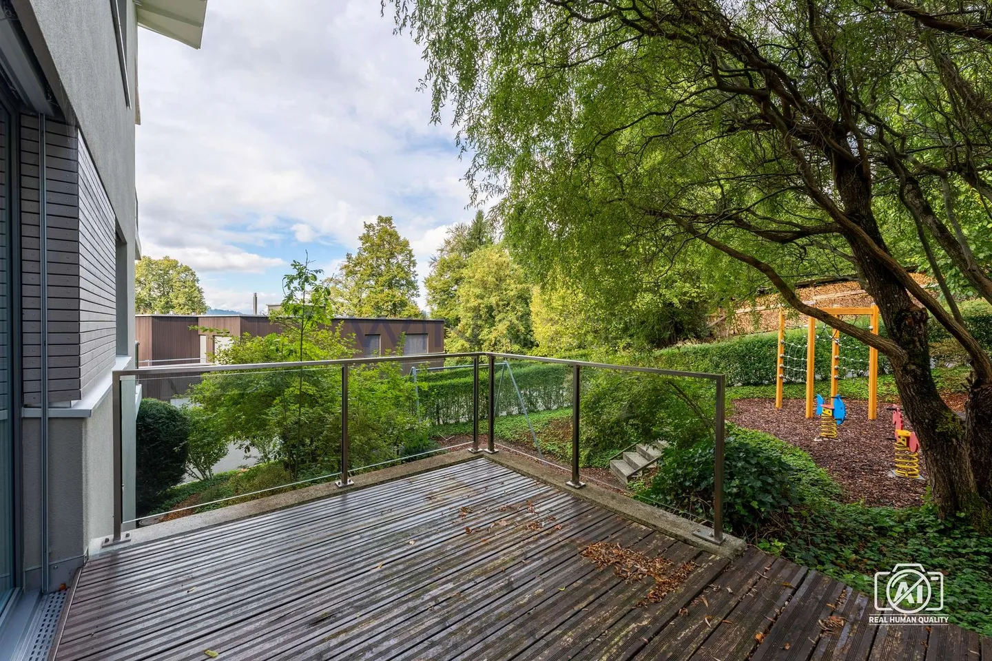 Elegant Apartment with Lake View - Photo 3 of 13