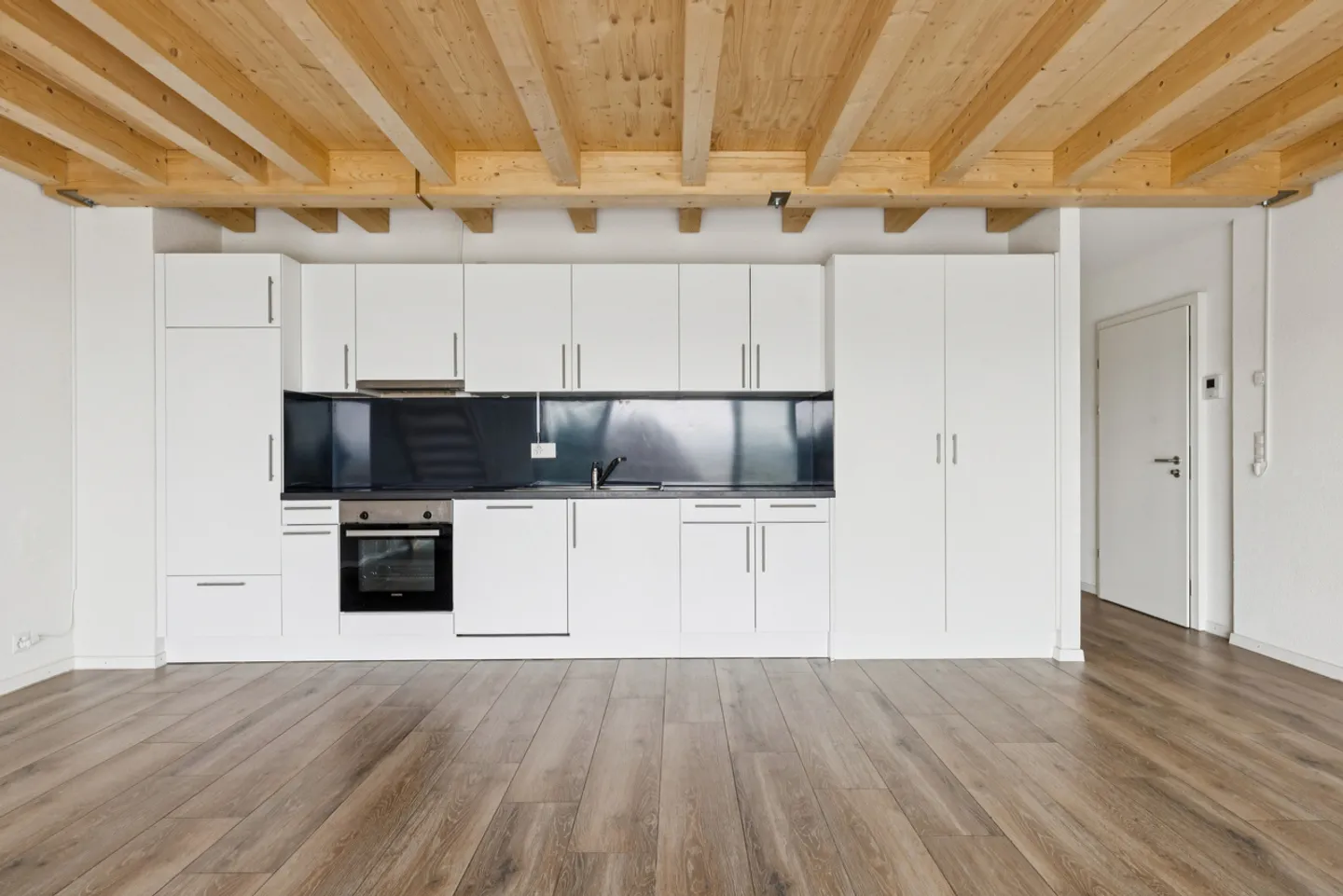 Beautiful 4.5 Room Apartment + Mezzanine - Photo 3 of 14